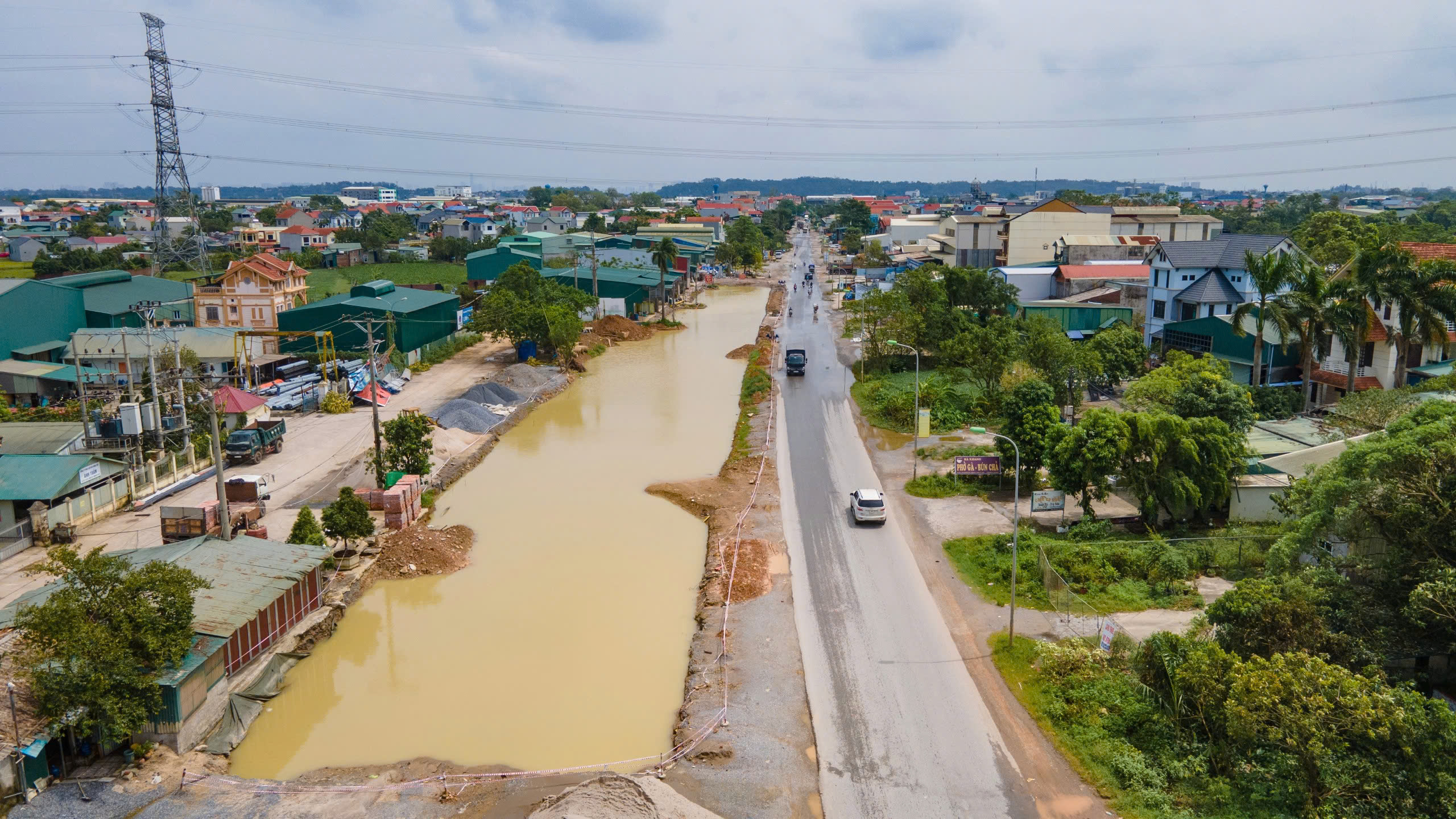 H&agrave; Nội: Nhiều c&ocirc;ng tr&igrave;nh giao th&ocirc;ng trọng điểm vẫn thi c&ocirc;ng cầm chừng v&igrave; &uacute;ng ngập sau b&atilde;o- Ảnh 11.