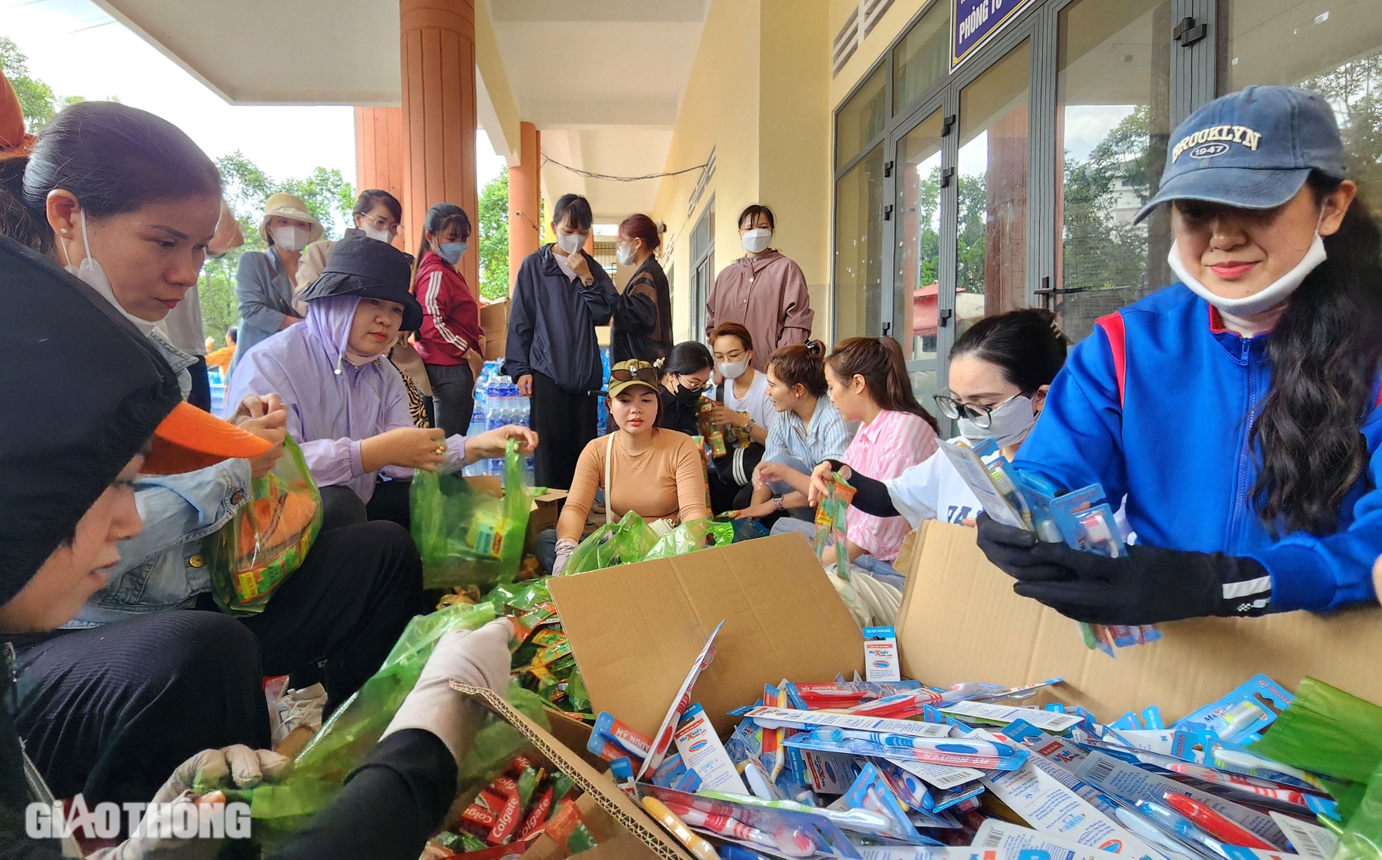 Những chuyến xe chạy xuy&ecirc;n đ&ecirc;m, đưa tấm l&ograve;ng người d&acirc;n T&acirc;y Nguy&ecirc;n ra Bắc- Ảnh 7.
