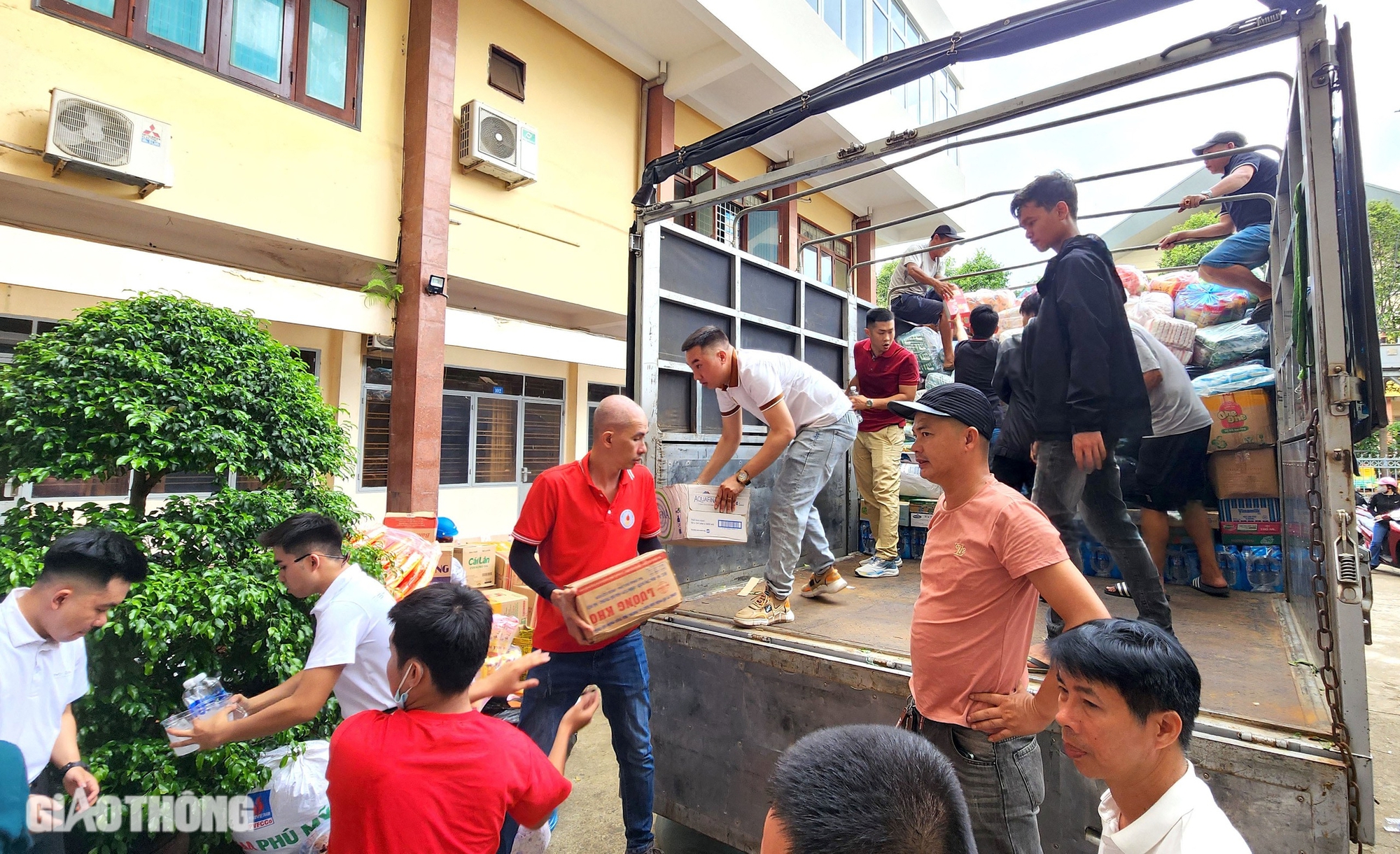 Những chuyến xe chạy xuy&ecirc;n đ&ecirc;m, đưa tấm l&ograve;ng người d&acirc;n T&acirc;y Nguy&ecirc;n ra Bắc- Ảnh 9.