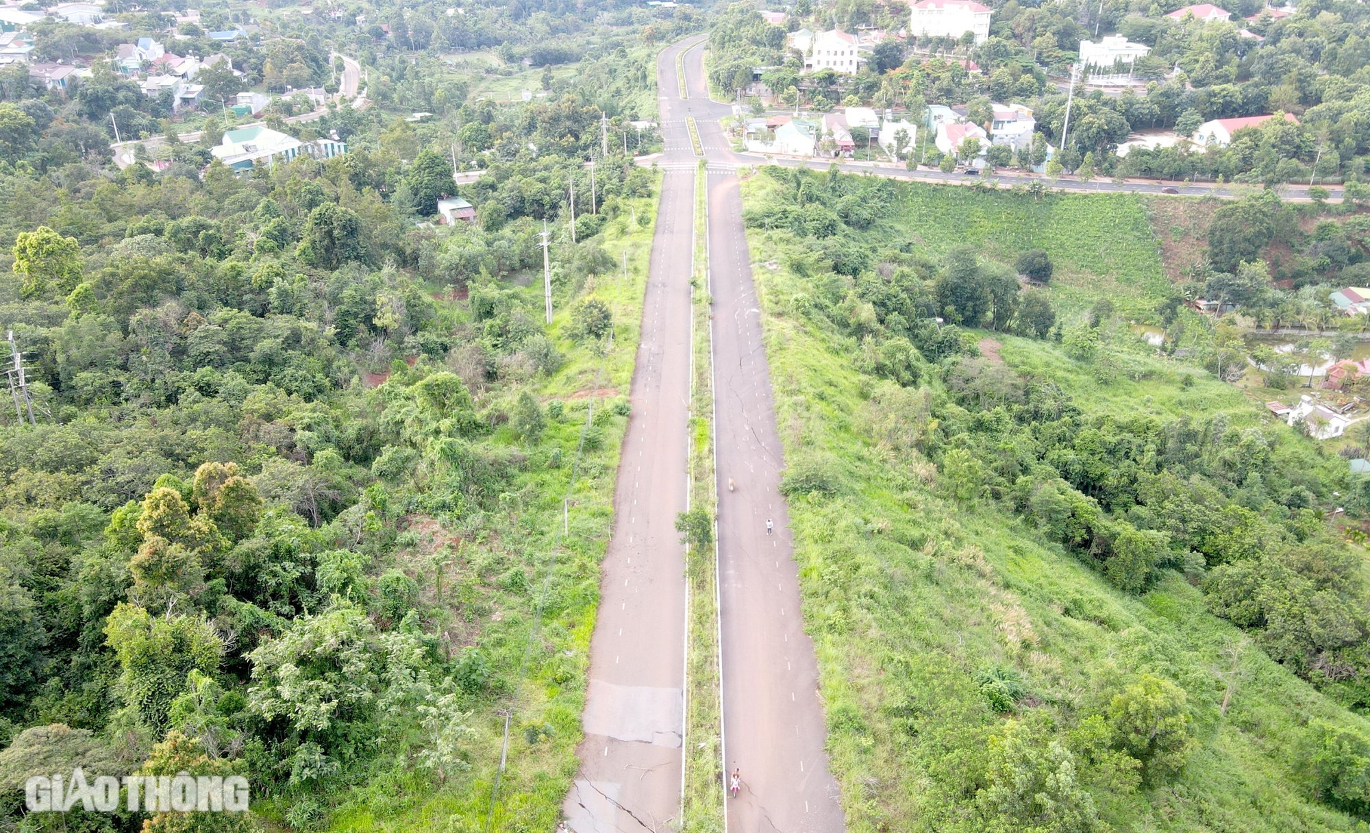 Đắk N&ocirc;ng: 10 năm chưa sửa xong 500m đường sụt l&uacute;n- Ảnh 12.