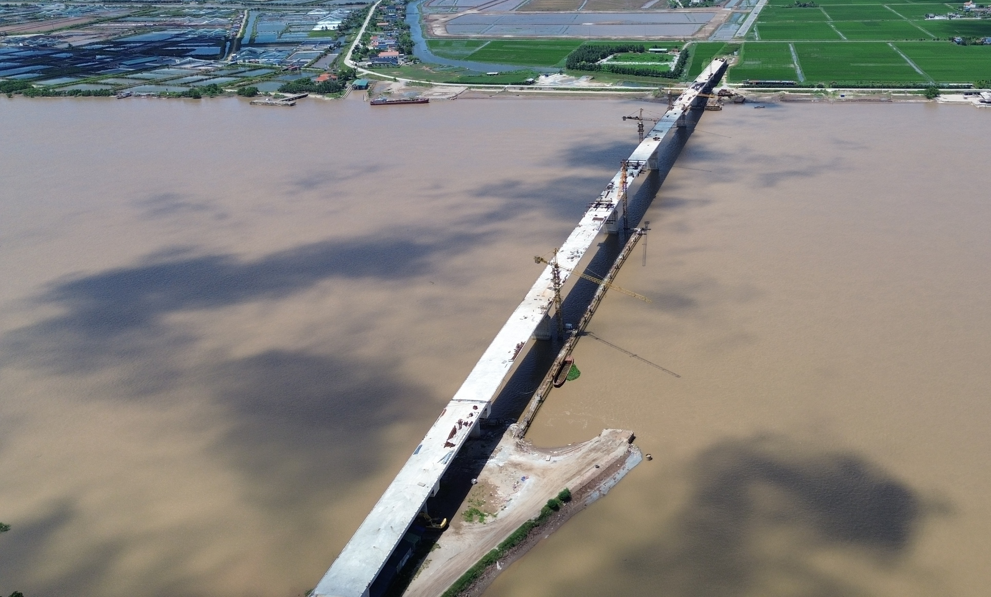 Dừng tổ chức sự kiện hợp long cầu vượt sông Hồng nối Thái Bình - Nam Định- Ảnh 1. Dừng tổ chức sự kiện hợp long cầu vượt sông Hồng nối Thái Bình - Nam Định- Ảnh 1.