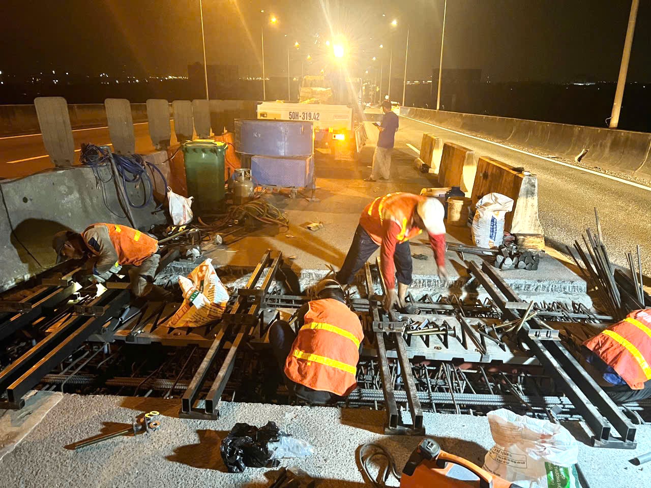 Điều tiết phương tiện sang QL51 để giảm &aacute;p lực cho cao tốc khi sửa cầu Long Th&agrave;nh- Ảnh 3.