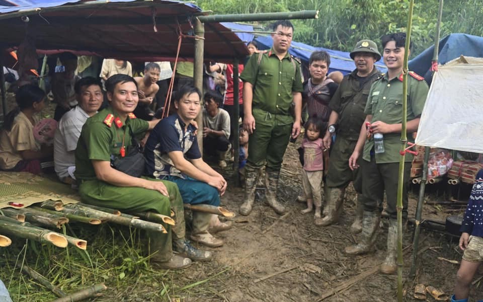 To&agrave;n cảnh cuộc sống 115 người d&acirc;n th&ocirc;n Kho V&agrave;ng tại nơi l&aacute;nh nạn tr&ecirc;n n&uacute;i