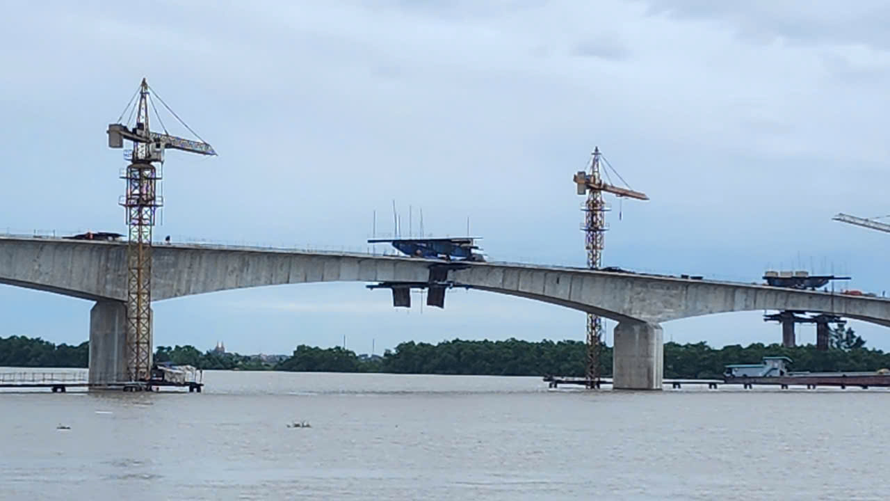 Hợp long cầu vượt sông Hồng nối Thái Bình - Nam Định- Ảnh 3. Hợp long cầu vượt sông Hồng nối Thái Bình - Nam Định- Ảnh 3.