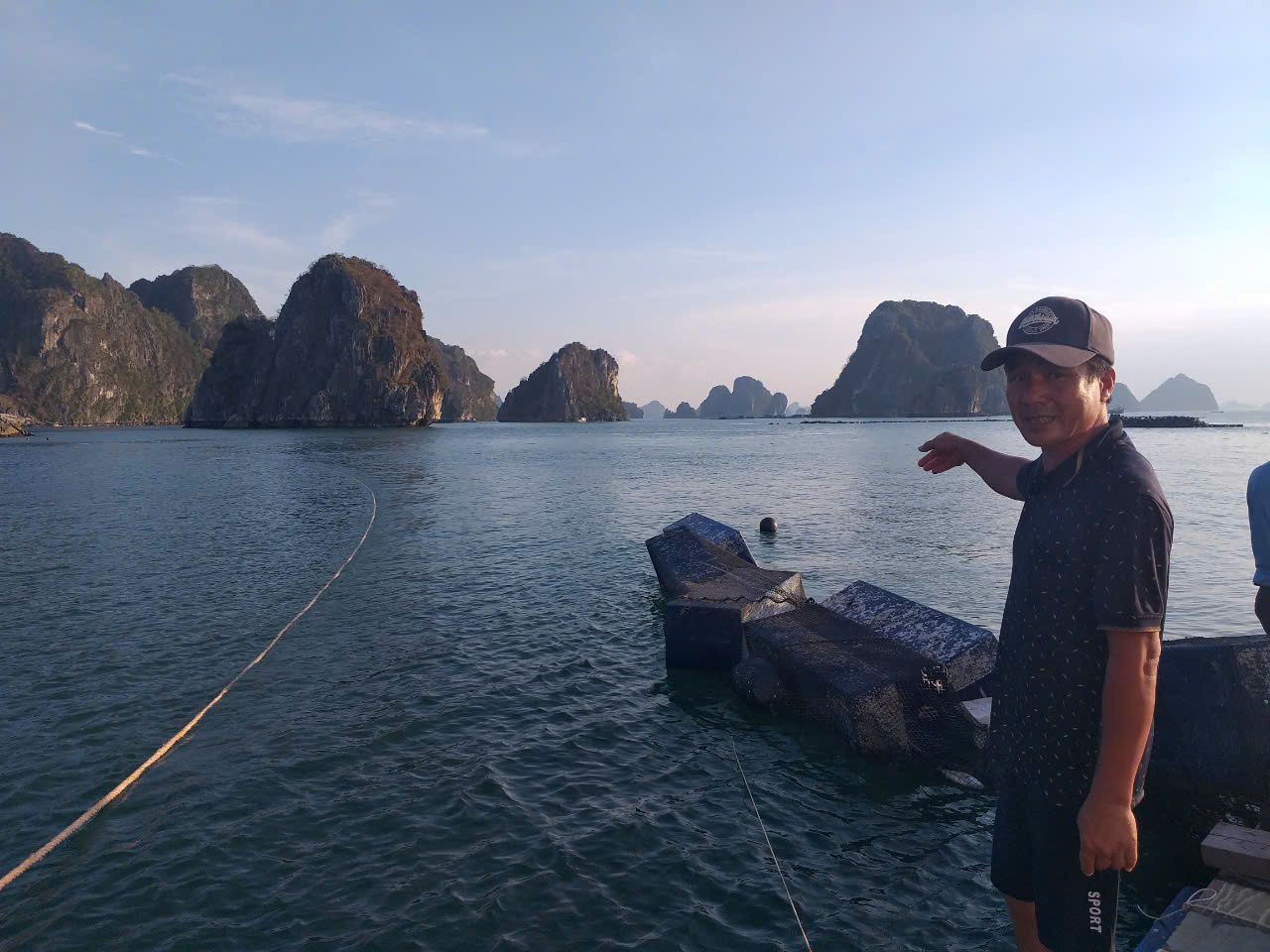 Ngư d&acirc;n Quảng Ninh "kh&oacute;c r&ograve;ng" sau b&atilde;o dữ, nhiều tỷ ph&uacute; bỗng trắng tay- Ảnh 4.