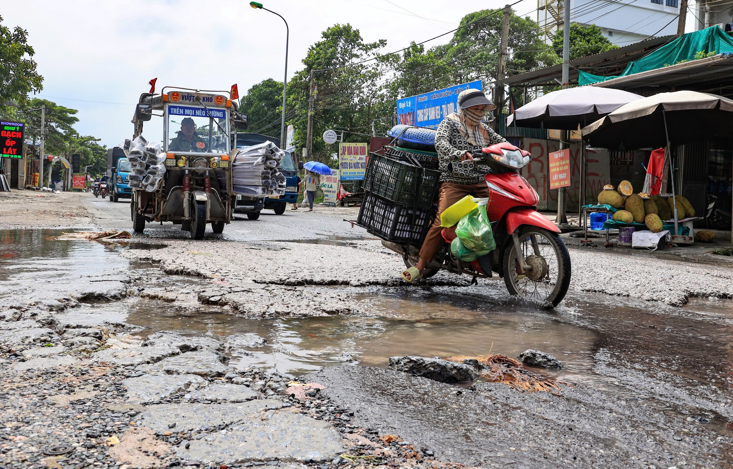 H&agrave; Nội: Nhiều c&ocirc;ng tr&igrave;nh giao th&ocirc;ng trọng điểm vẫn thi c&ocirc;ng cầm chừng v&igrave; &uacute;ng ngập sau b&atilde;o- Ảnh 21.