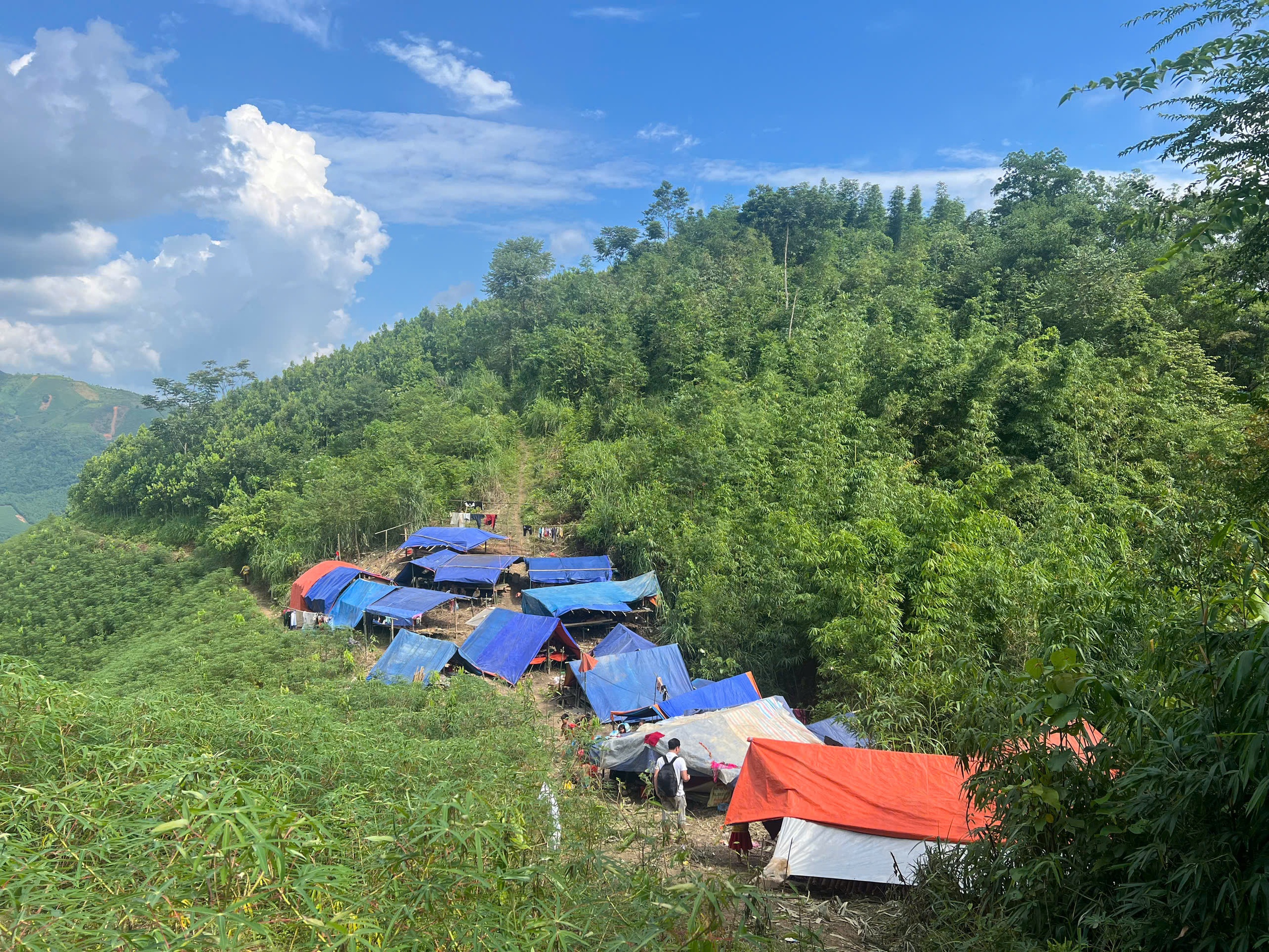 To&agrave;n cảnh cuộc sống 115 người d&acirc;n th&ocirc;n Kho V&agrave;ng tại nơi l&aacute;nh nạn tr&ecirc;n n&uacute;i- Ảnh 2.