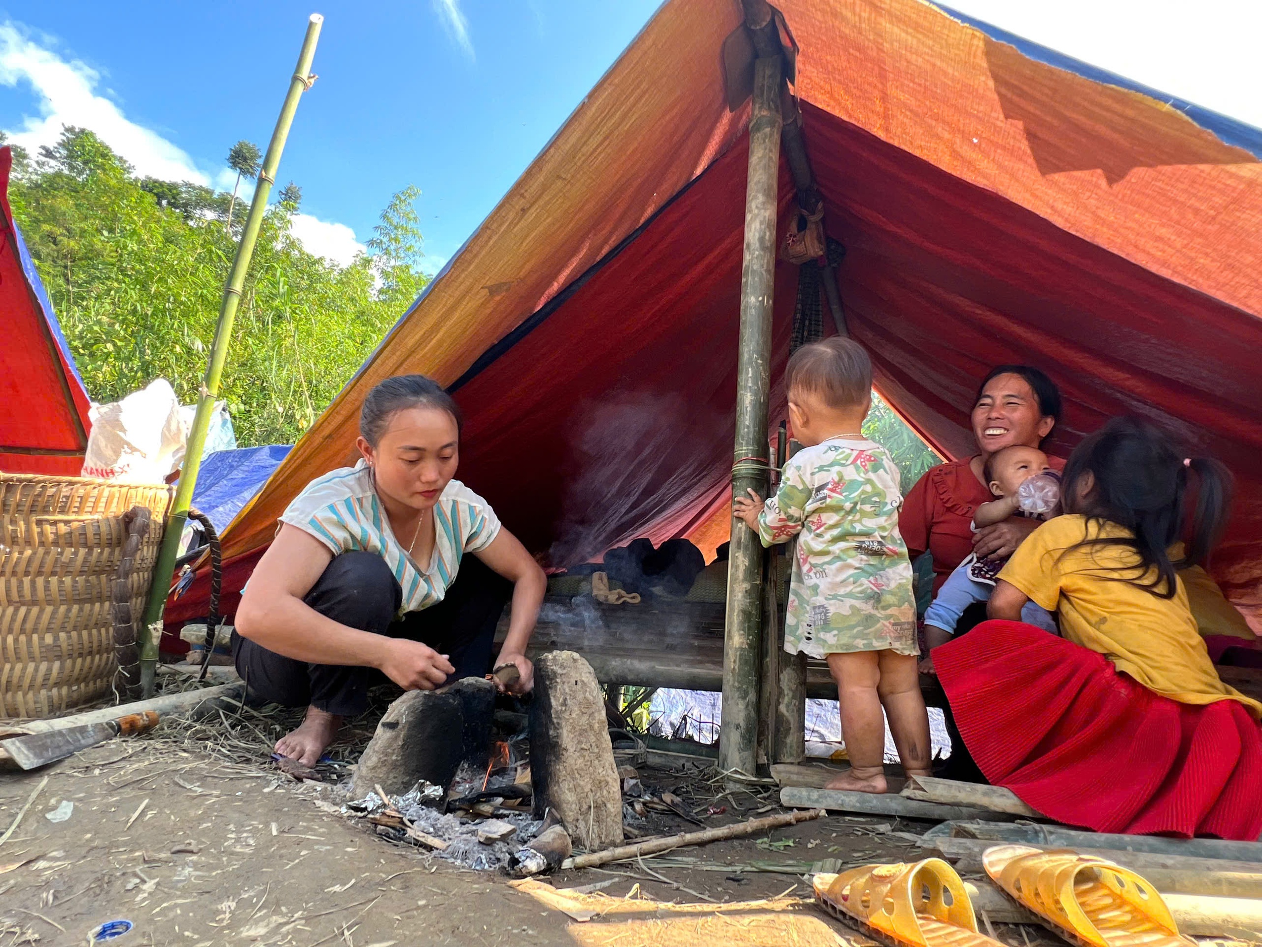 To&agrave;n cảnh cuộc sống 115 người d&acirc;n th&ocirc;n Kho V&agrave;ng tại nơi l&aacute;nh nạn tr&ecirc;n n&uacute;i- Ảnh 9.