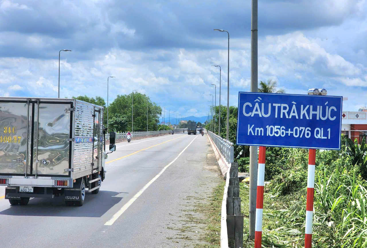 Tài xế cảm nhận ra sao khi cầu Trà Khúc 2 thông xe trở lại sau 2 tháng sửa chữa?- Ảnh 7. Tài xế cảm nhận ra sao khi cầu Trà Khúc 2 thông xe trở lại sau 2 tháng sửa chữa?- Ảnh 7.