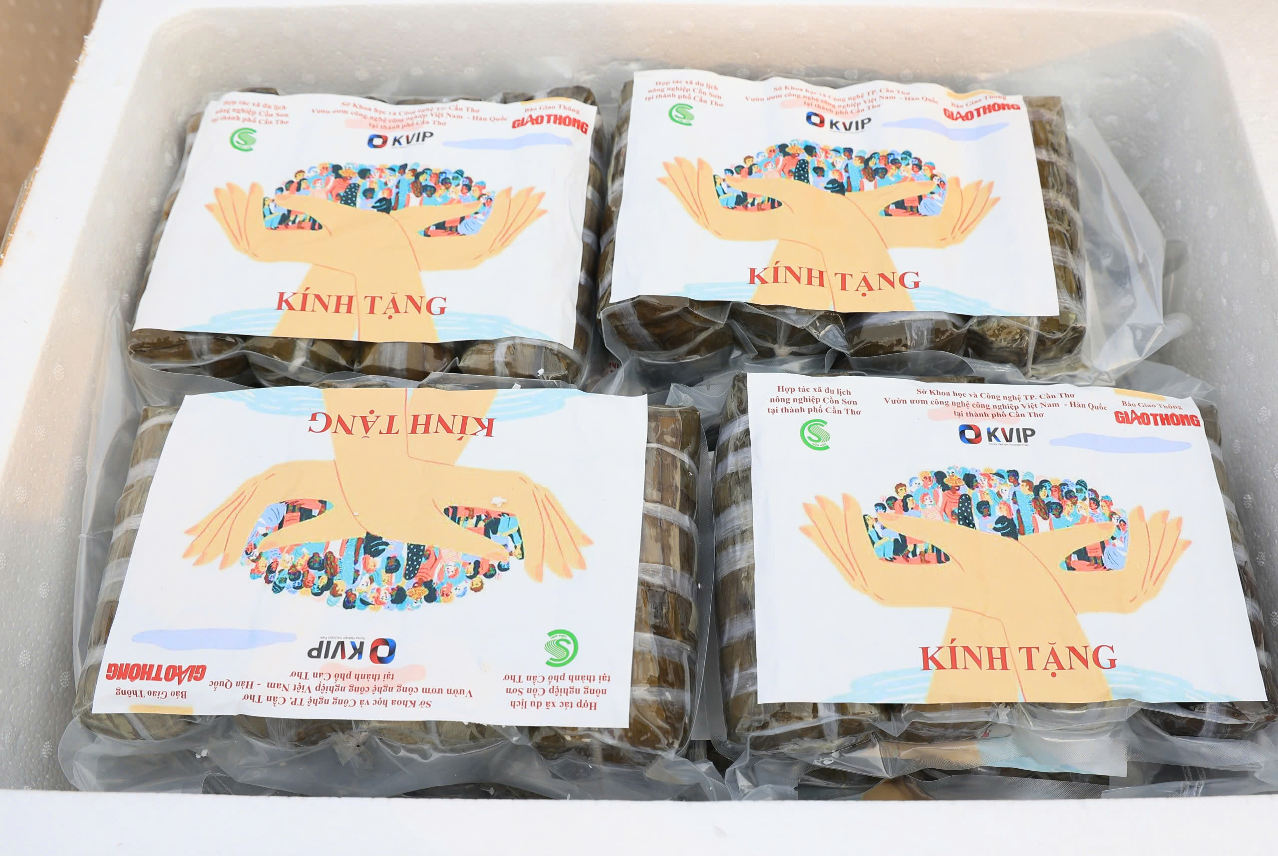 1.000 b&aacute;nh t&eacute;t Cần Thơ "bay" tới v&ugrave;ng lụt H&agrave; Nam chỉ sau nửa ng&agrave;y- Ảnh 6.