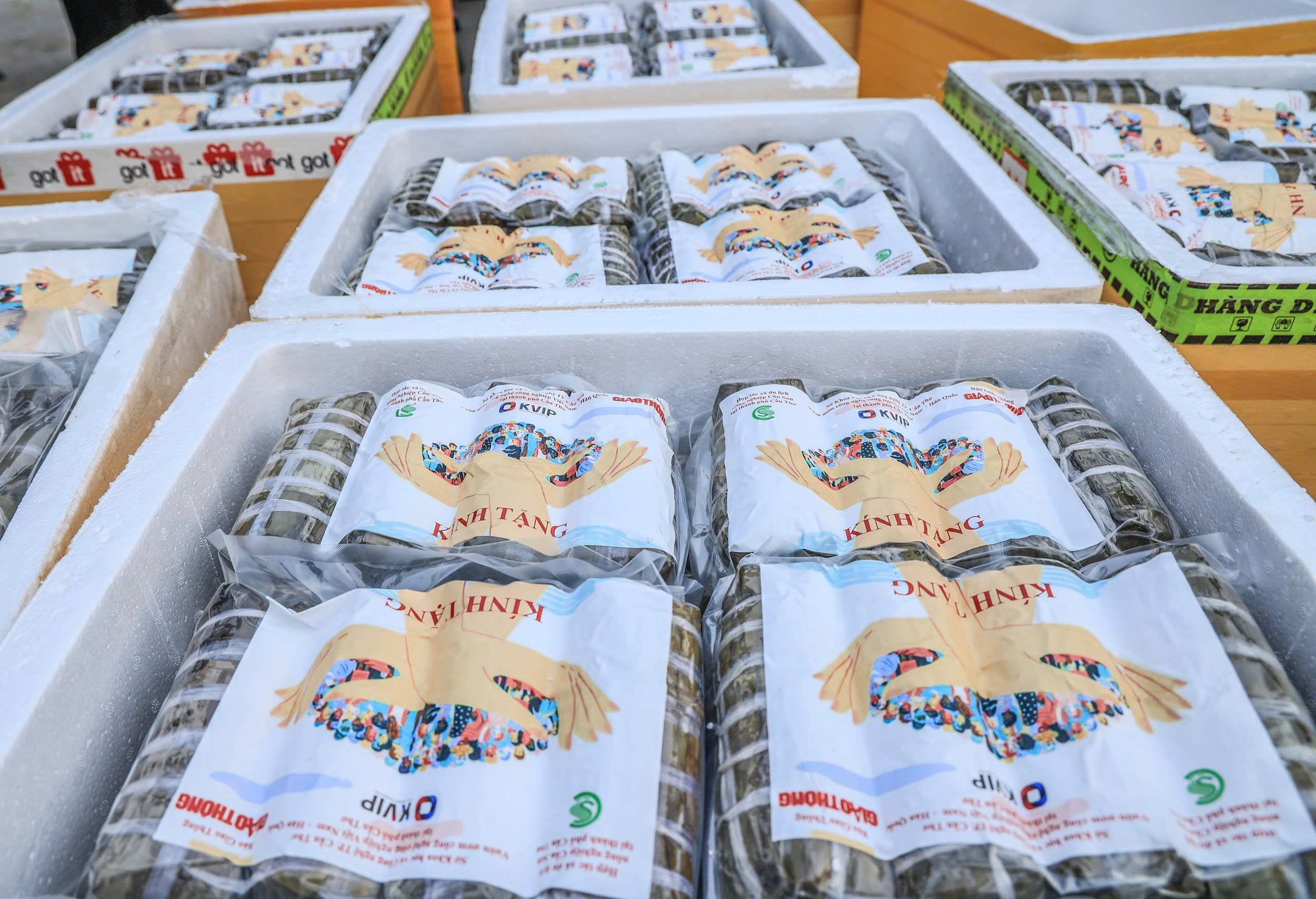 1.000 b&aacute;nh t&eacute;t Cần Thơ "bay" tới v&ugrave;ng lụt H&agrave; Nam chỉ sau nửa ng&agrave;y- Ảnh 5.