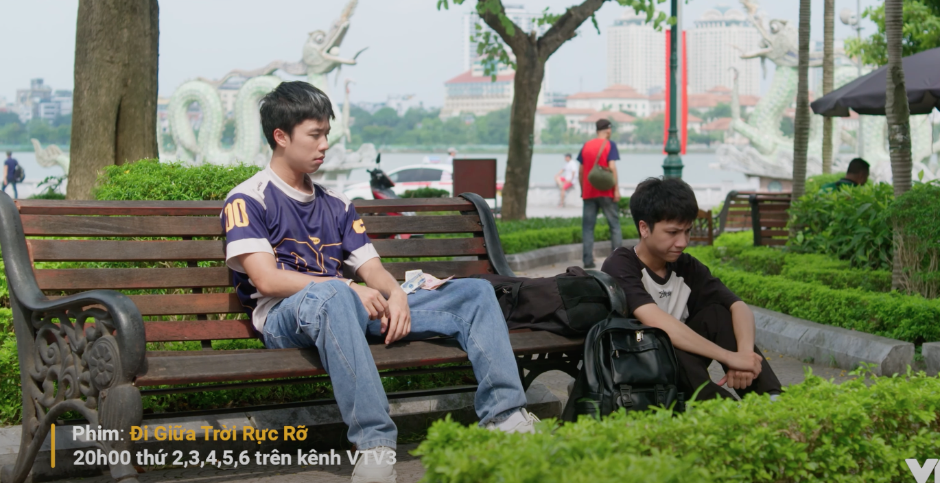 Đi giữa trời rực rỡ tập 34: Chải đuổi Tả vì mâu thuẫn- Ảnh 3. Đi giữa trời rực rỡ tập 34: Chải đuổi Tả vì mâu thuẫn- Ảnh 3.