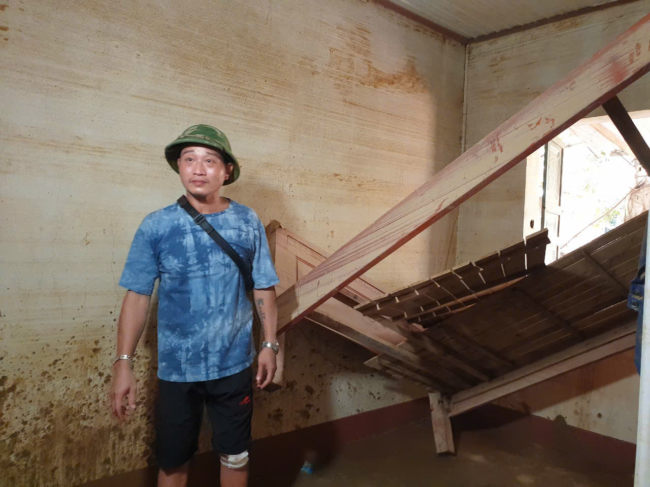 G&aacute;c việc nh&agrave;, lo cho đường sắt sớm th&ocirc;ng t&agrave;u sau lũ- Ảnh 9.