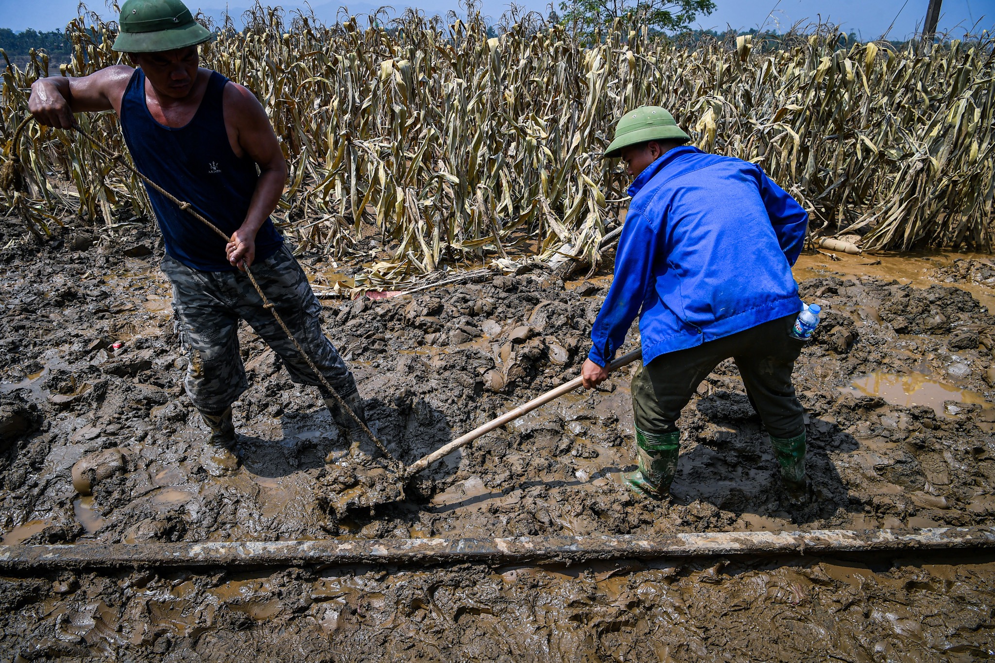 G&aacute;c việc nh&agrave;, lo cho đường sắt sớm th&ocirc;ng t&agrave;u sau lũ- Ảnh 5.