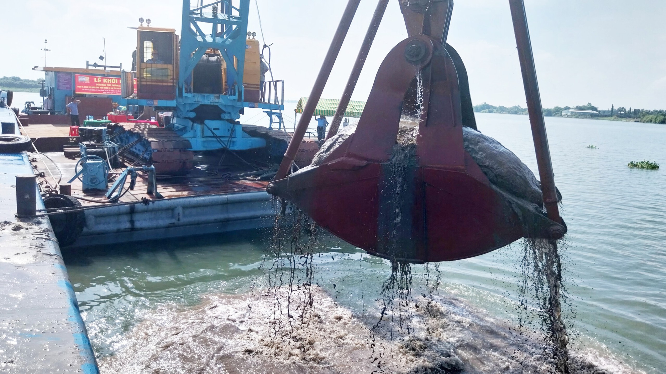 Mỏ c&aacute;t phục vụ cao tốc Cao L&atilde;nh - An Hữu đ&atilde; được n&acirc;ng c&ocirc;ng suất- Ảnh 1.