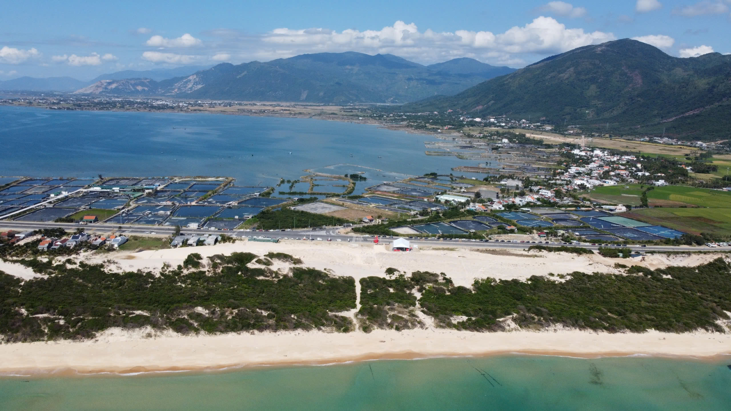 Kh&aacute;nh H&ograve;a l&agrave;m đường rộng 34m từ quốc lộ 1 đi Cảng quốc tế V&acirc;n Phong- Ảnh 2.