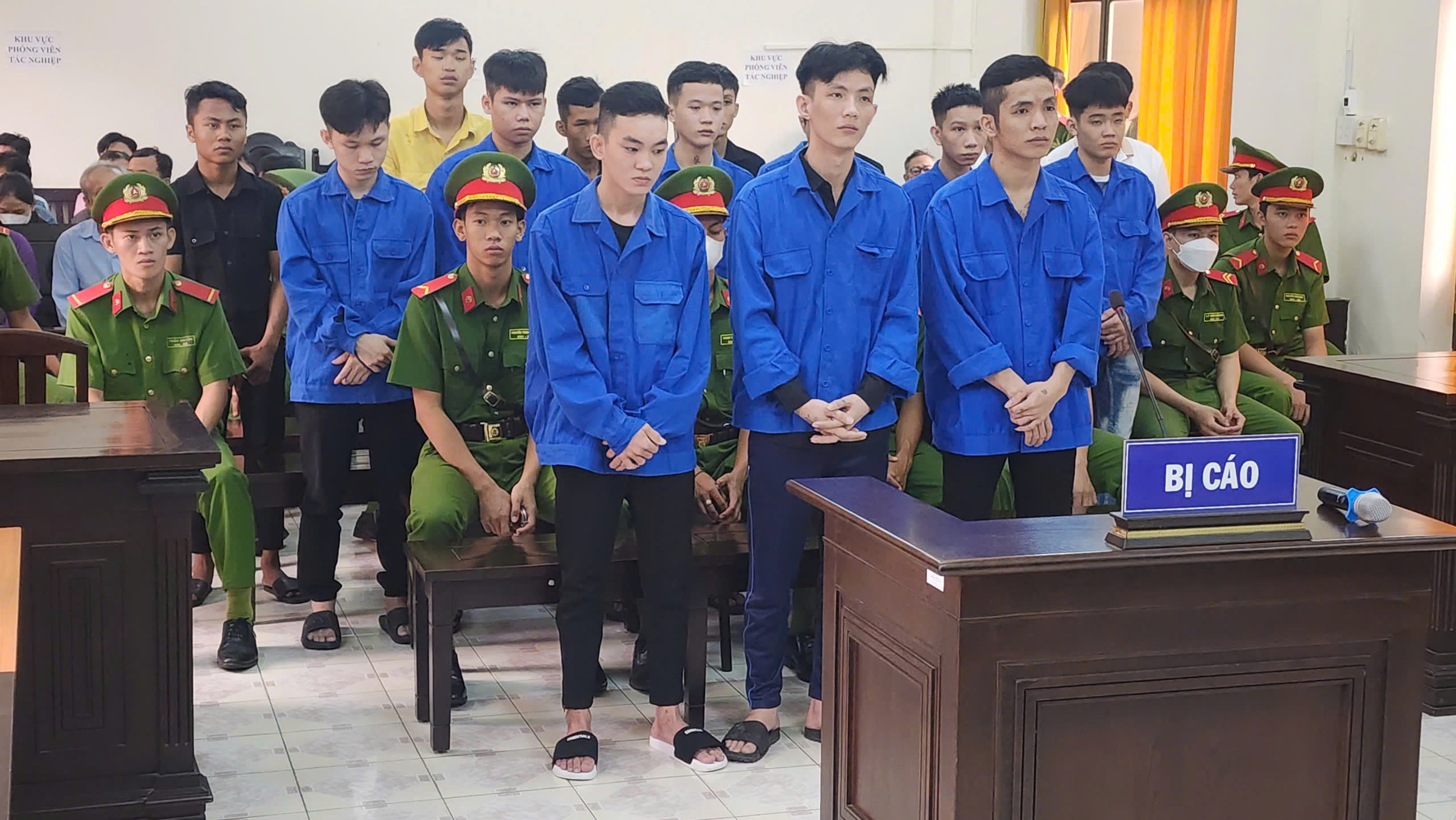 Nh&oacute;m &ldquo;hung thần&rdquo; cướp t&agrave;i sản ban đ&ecirc;m lĩnh hơn 96 năm t&ugrave;- Ảnh 1.