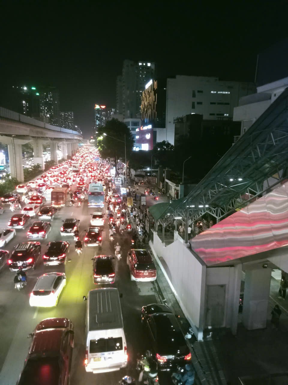 Tàu Cát Linh - Hà Đông đang chạy bỗng dừng đột ngột giữa đường- Ảnh 3. Tàu Cát Linh - Hà Đông đang chạy bỗng dừng đột ngột giữa đường- Ảnh 3.