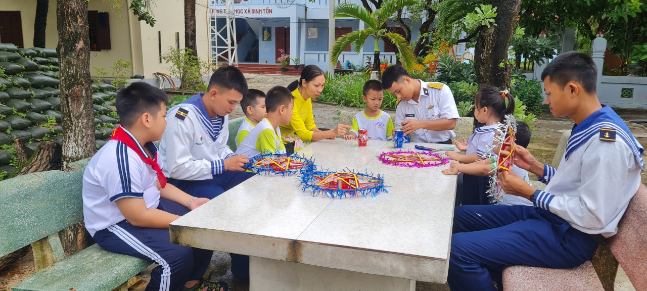 Ấm &aacute;p tết Trung thu tr&ecirc;n quần đảo Trường Sa- Ảnh 4.