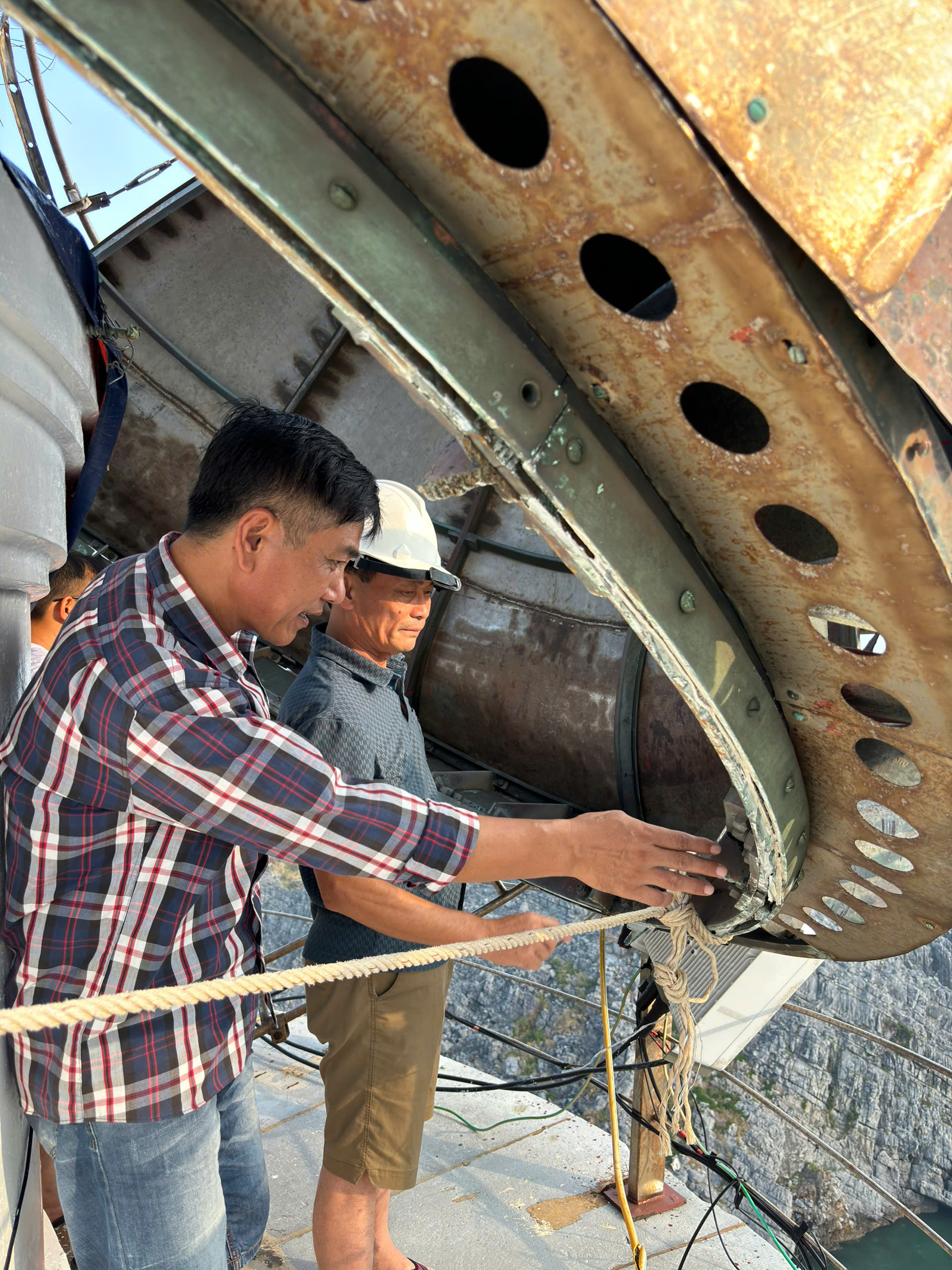 Đảo đ&egrave;n những ng&agrave;y b&atilde;o nổi- Ảnh 4.