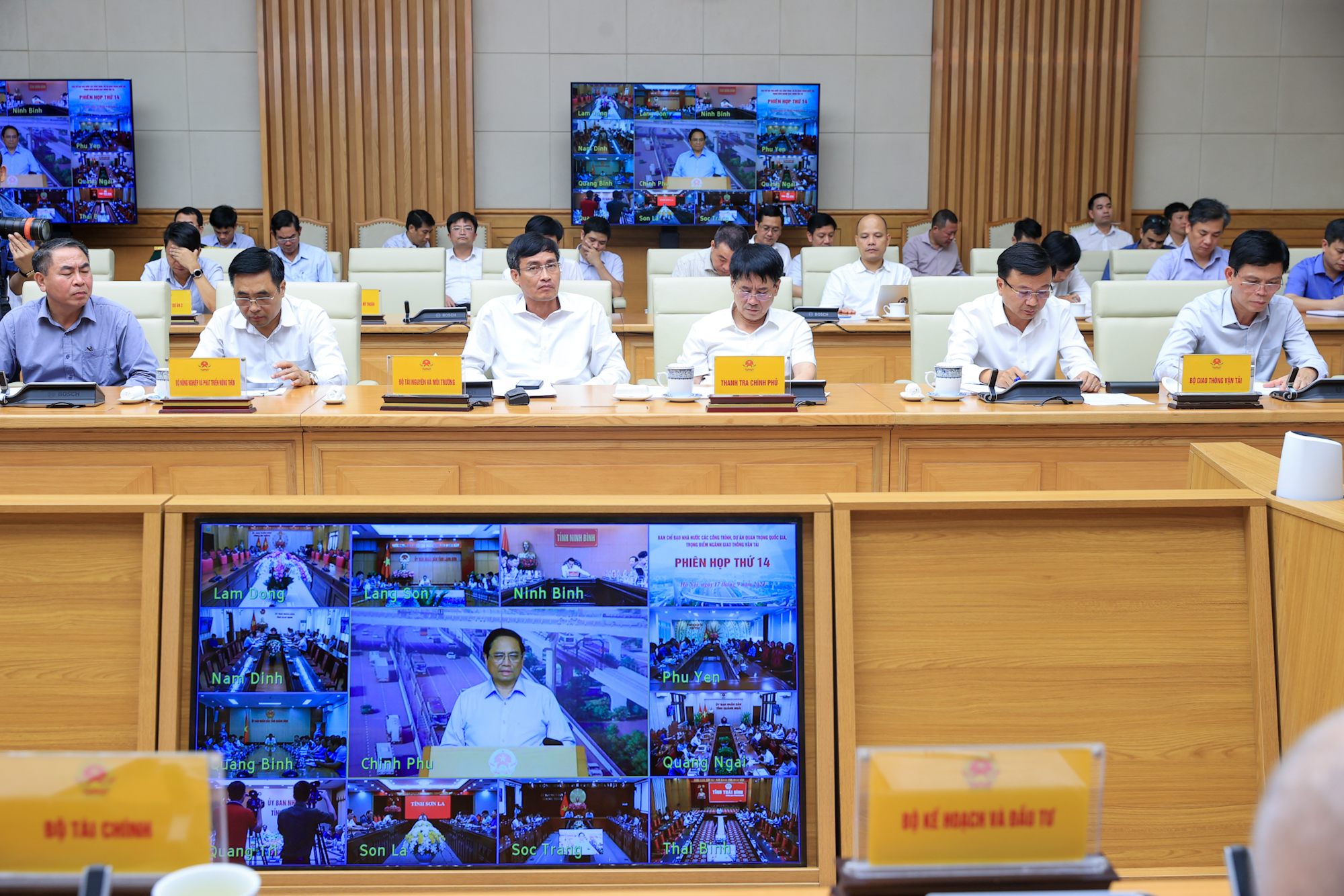 Thủ tướng: "Vượt nắng thắng mưa, kh&ocirc;ng thua gi&oacute; b&atilde;o" để ho&agrave;n th&agrave;nh dự &aacute;n GTVT trọng điểm- Ảnh 3.