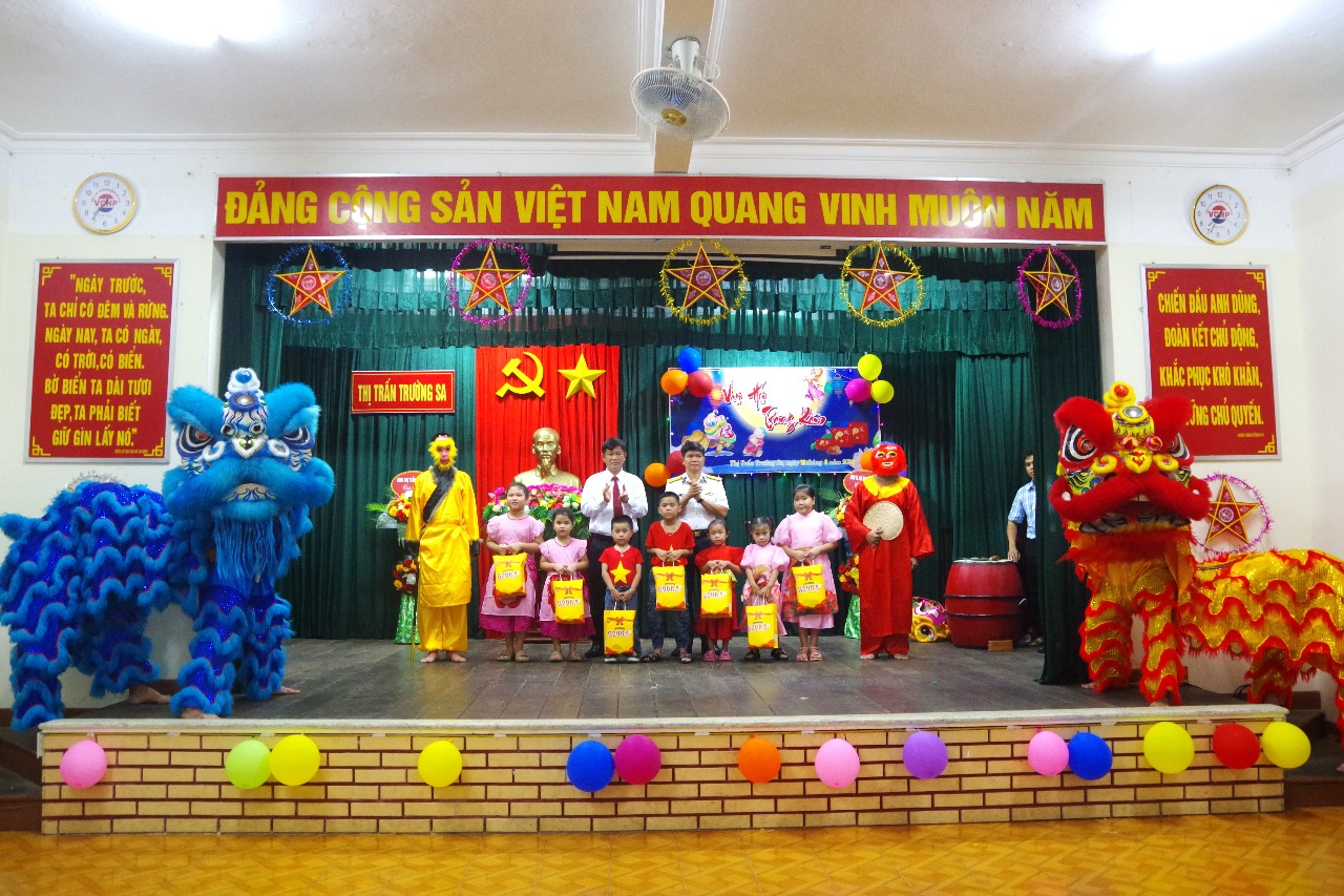 Ấm &aacute;p tết Trung thu tr&ecirc;n quần đảo Trường Sa- Ảnh 3.