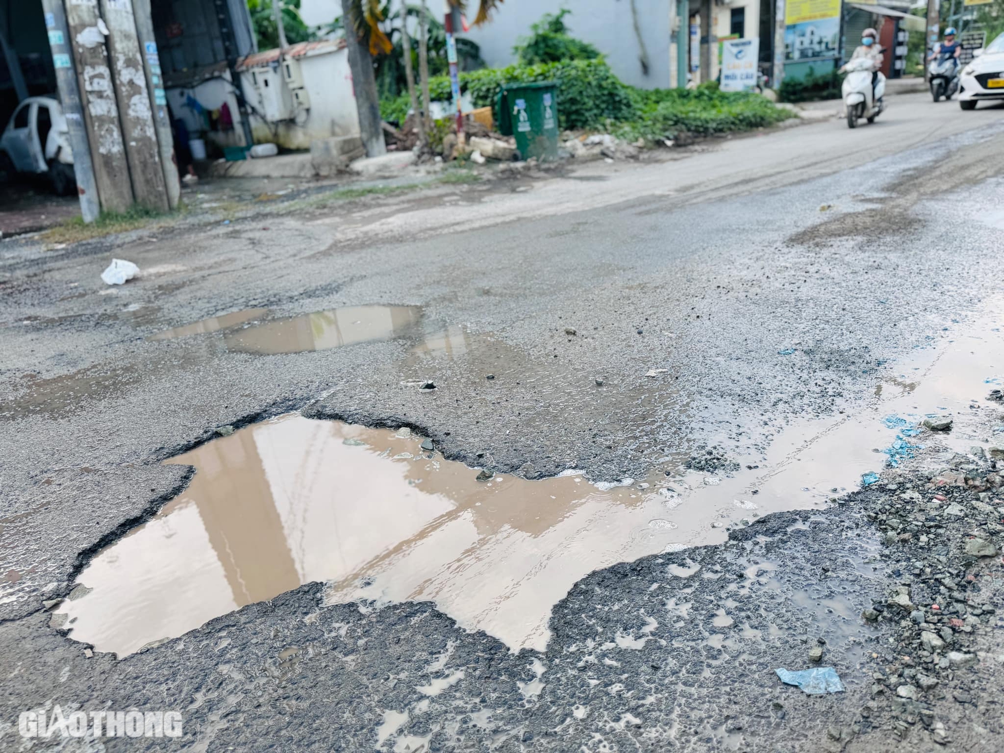 TP.HCM: Sau 4 năm khởi công, đường Lò Lu chỉ làm được... 200m cống- Ảnh 3. TP.HCM: Sau 4 năm khởi công, đường Lò Lu chỉ làm được... 200m cống- Ảnh 3.