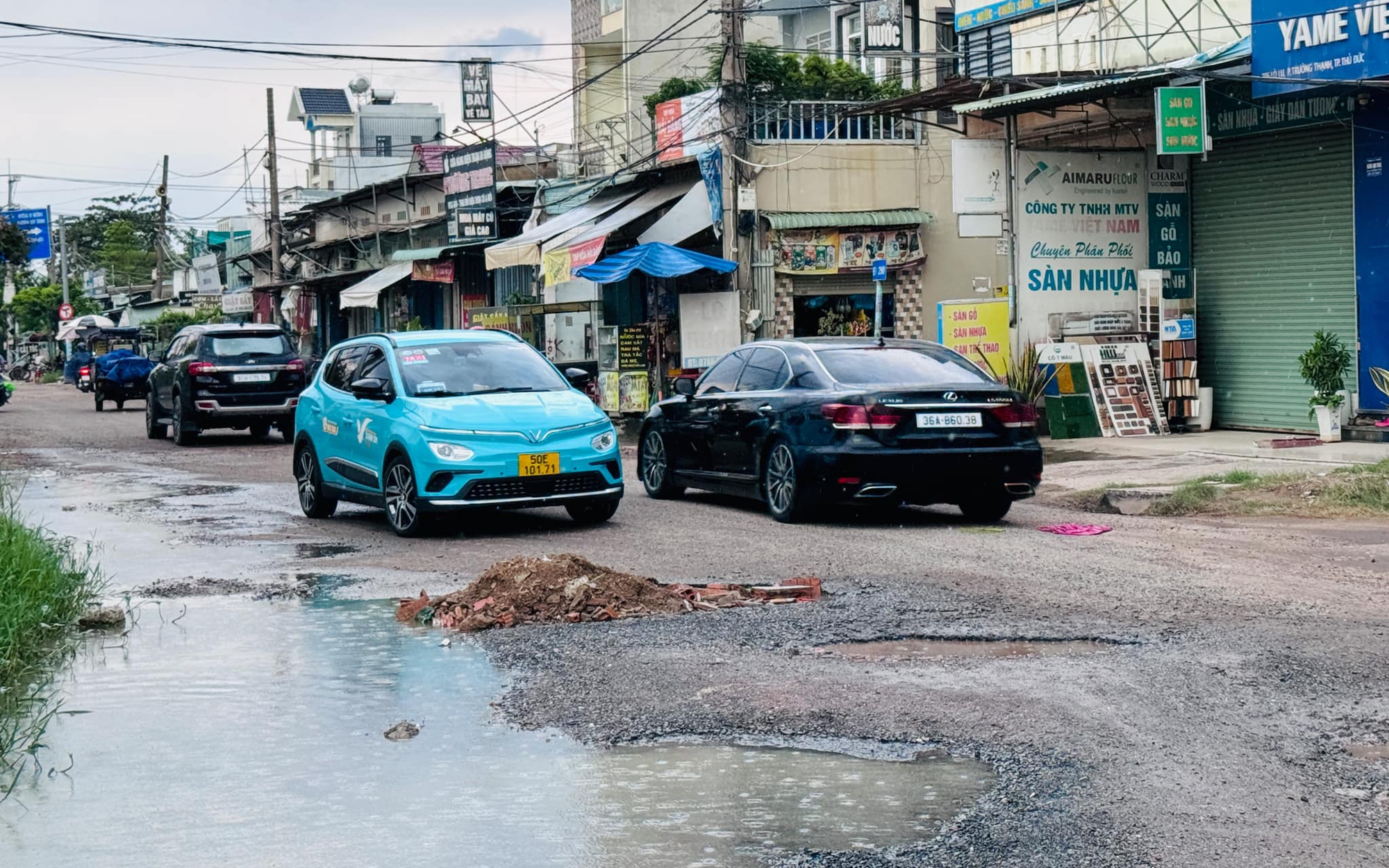 TP.HCM: Sau 4 năm khởi c&ocirc;ng, đường L&ograve; Lu chỉ l&agrave;m được... 200m cống