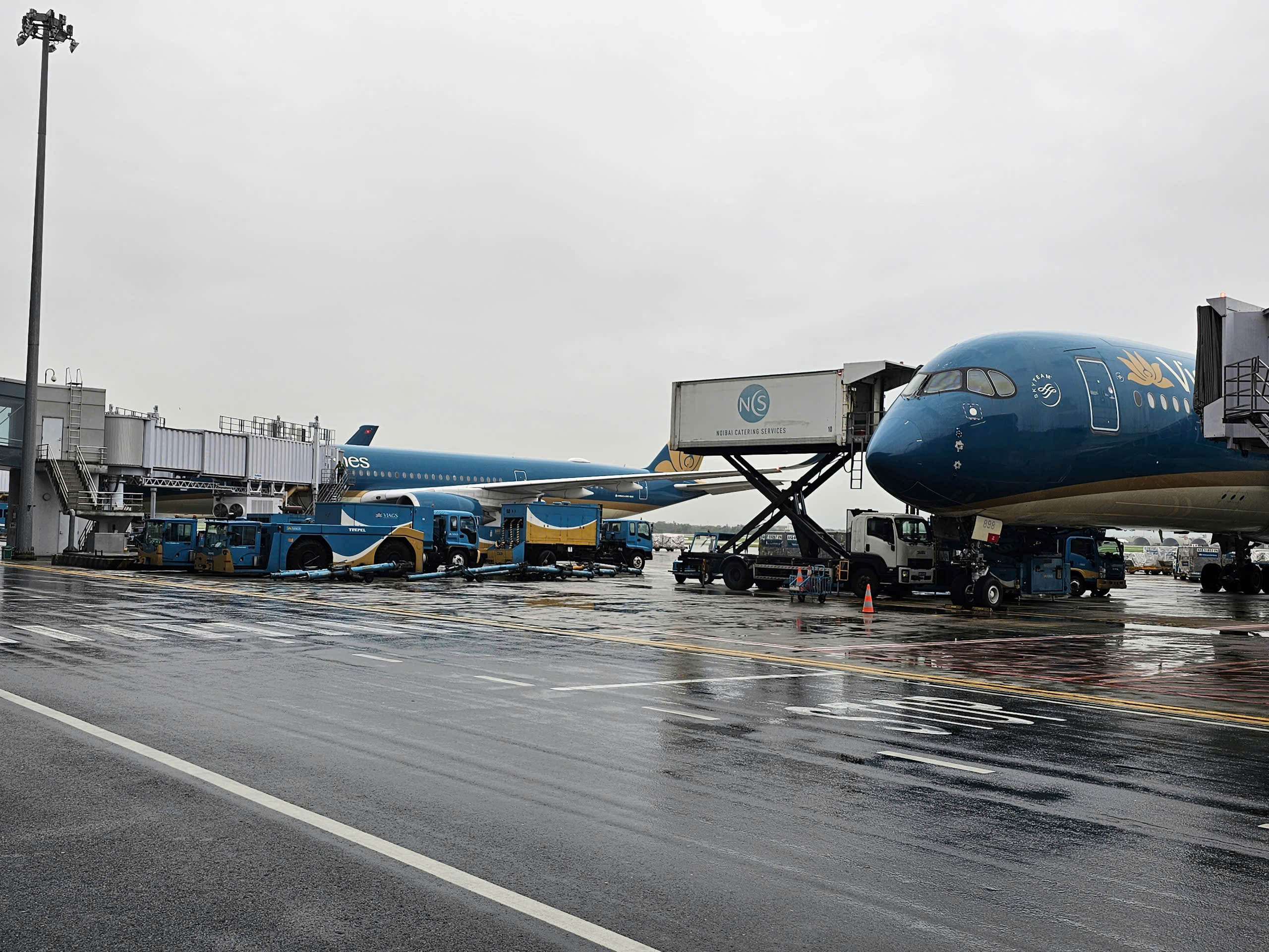 Theo d&otilde;i chặt diễn biến &aacute;p thấp nhiệt đới, kịp thời điều chỉnh lịch bay ph&ugrave; hợp- Ảnh 1.