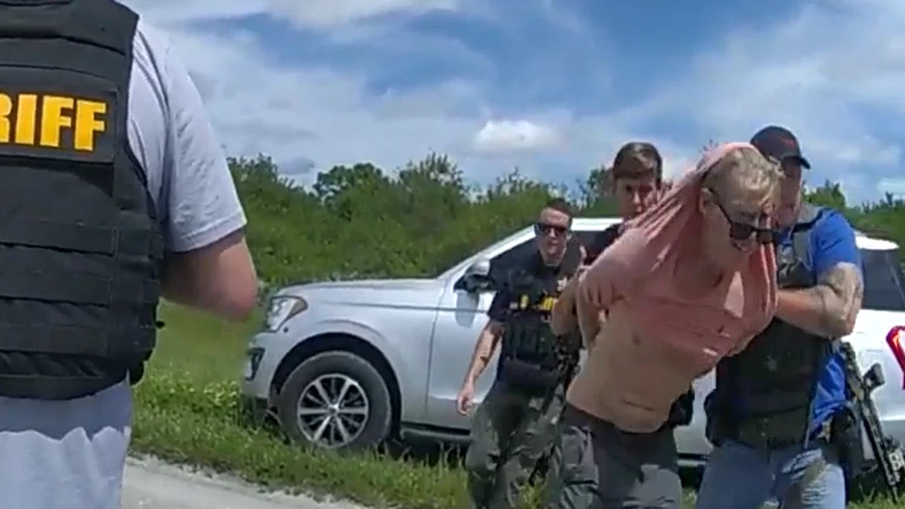 Nghi phạm &aacute;m s&aacute;t hụt &ocirc;ng Trump r&igrave;nh rập tới 12 giờ trước khi định ra tay- Ảnh 1.