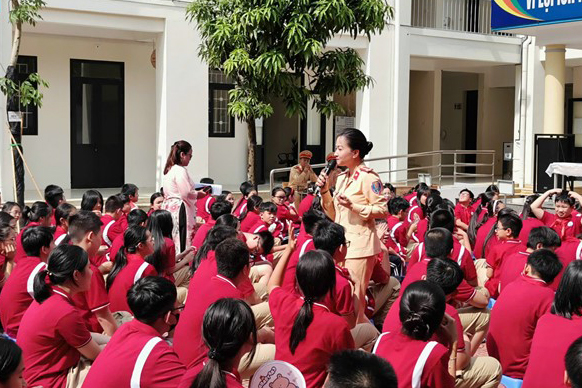 V&ocirc; tư giao xe cho con đến trường, nhiều phụ huynh ở H&agrave; Nội phải nộp phạt- Ảnh 11.