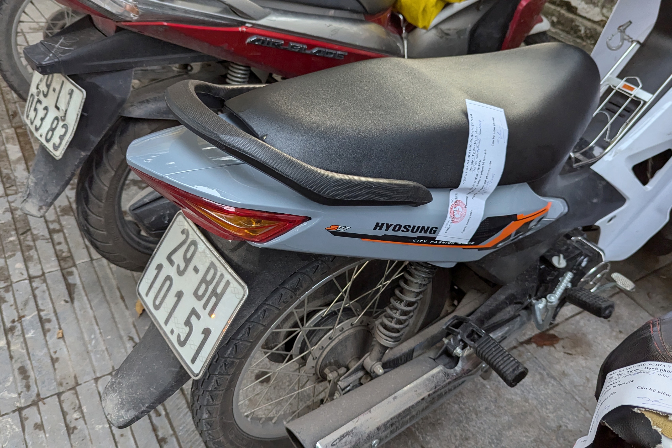 V&ocirc; tư giao xe cho con đến trường, nhiều phụ huynh ở H&agrave; Nội phải nộp phạt- Ảnh 9.