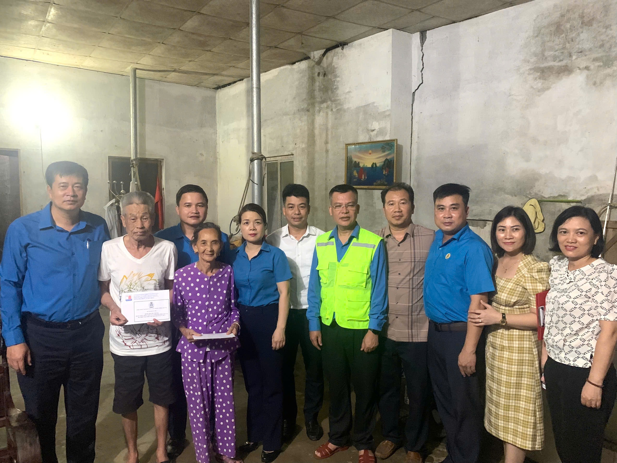 C&ocirc;ng đo&agrave;n GTVT động vi&ecirc;n c&ocirc;ng nh&acirc;n đường bộ khắc phục hậu quả b&atilde;o lũ- Ảnh 5.