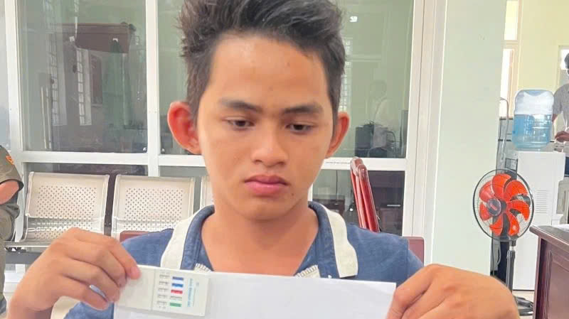 Đ&ograve;i nợ kh&ocirc;ng được, ch&aacute;u đổ xăng đốt cậu- Ảnh 1.