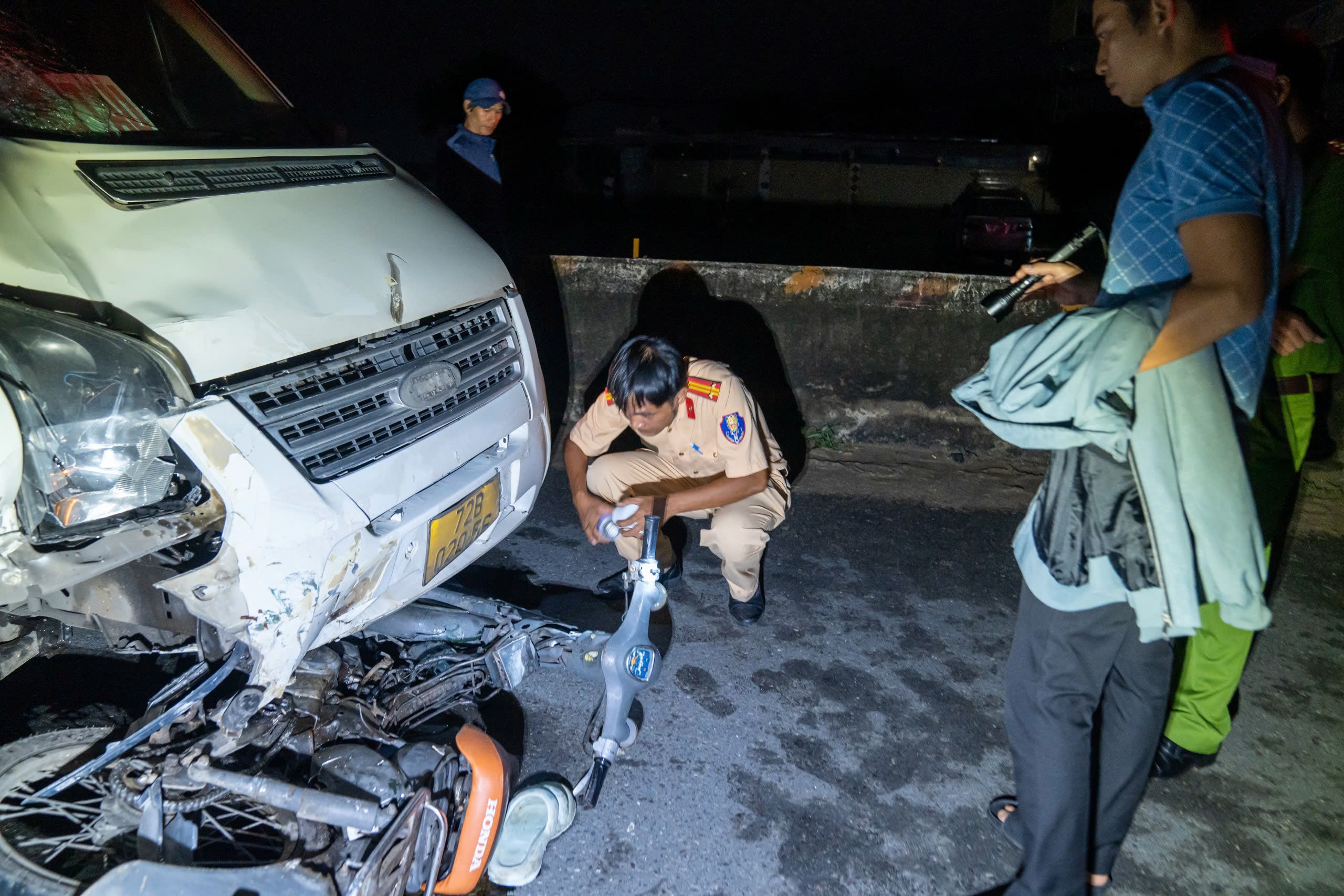 Xe khách va chạm với xe máy trên QL51, người đàn ông 56 tuổi tử vong tại chỗ- Ảnh 6. Xe khách va chạm với xe máy trên QL51, người đàn ông 56 tuổi tử vong tại chỗ- Ảnh 6.