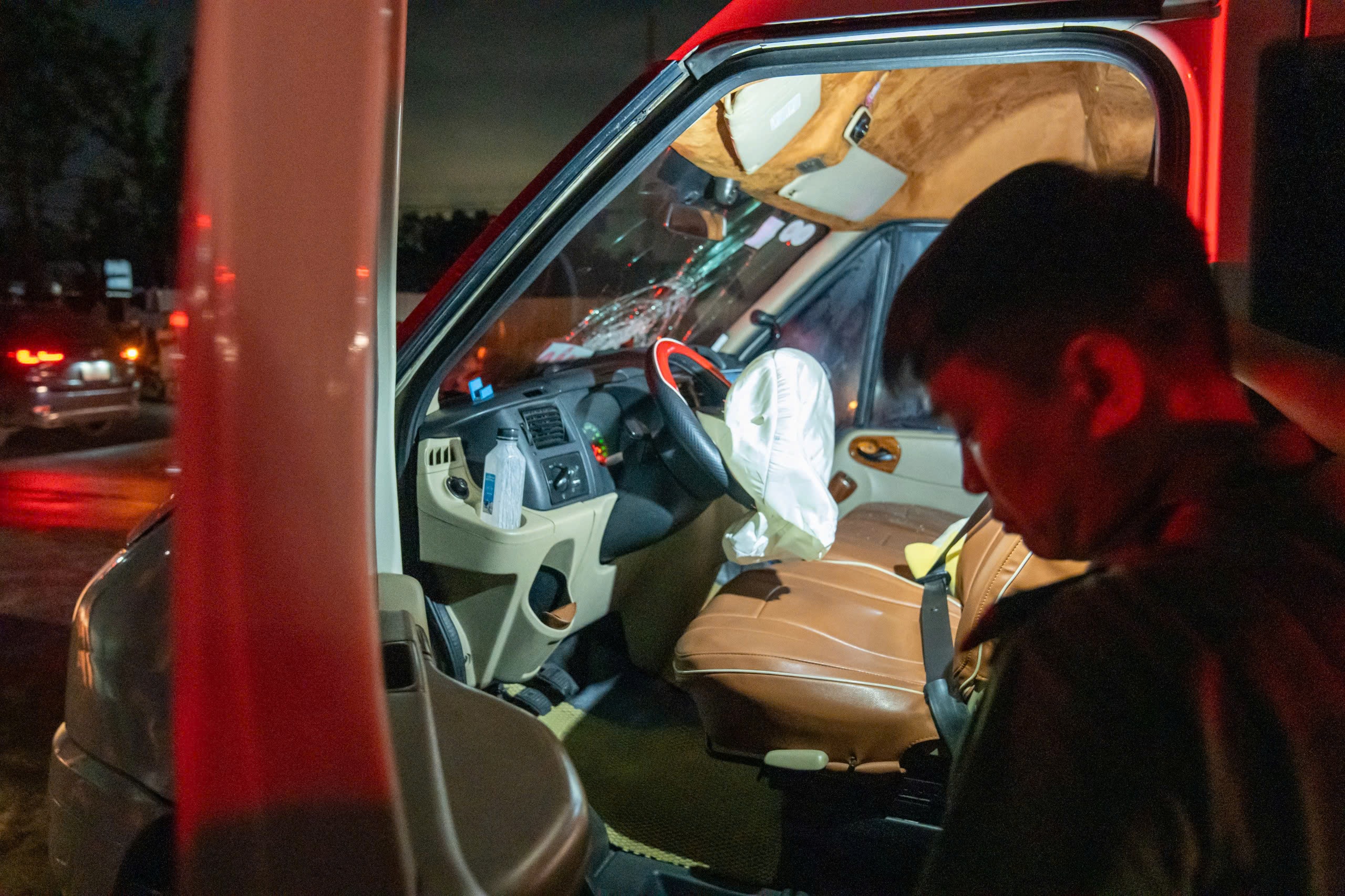 Xe khách va chạm với xe máy trên QL51, người đàn ông 56 tuổi tử vong tại chỗ- Ảnh 5. Xe khách va chạm với xe máy trên QL51, người đàn ông 56 tuổi tử vong tại chỗ- Ảnh 5.