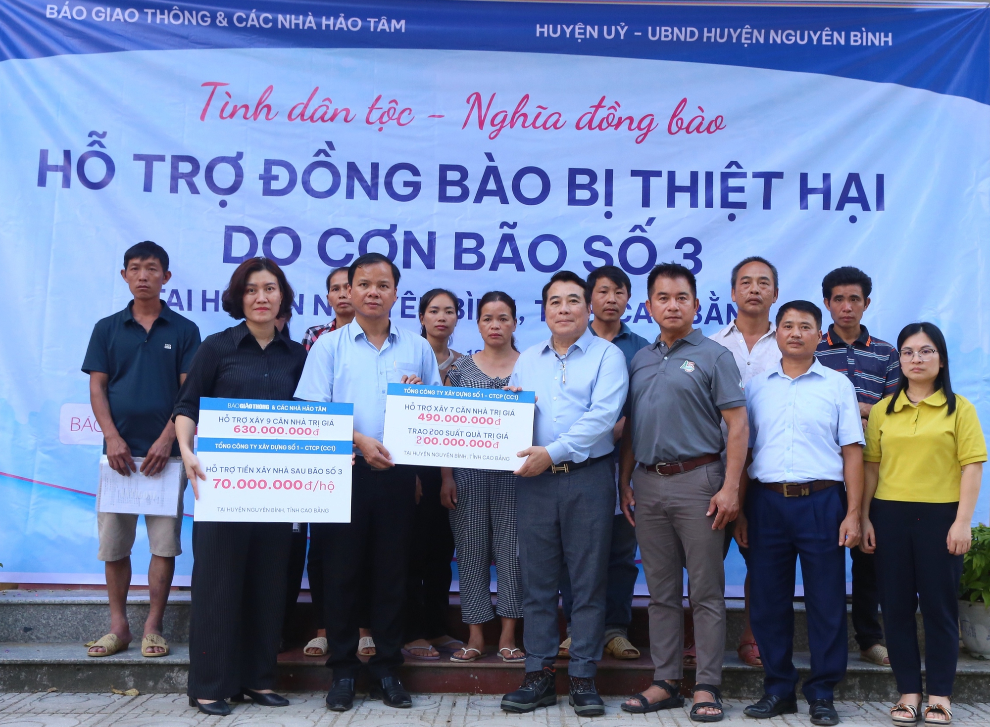 B&aacute;o Giao th&ocirc;ng v&agrave; CC1 trao tiền x&acirc;y nh&agrave;, trao qu&agrave; cho người d&acirc;n bị lũ qu&eacute;t ở Cao Bằng- Ảnh 1.