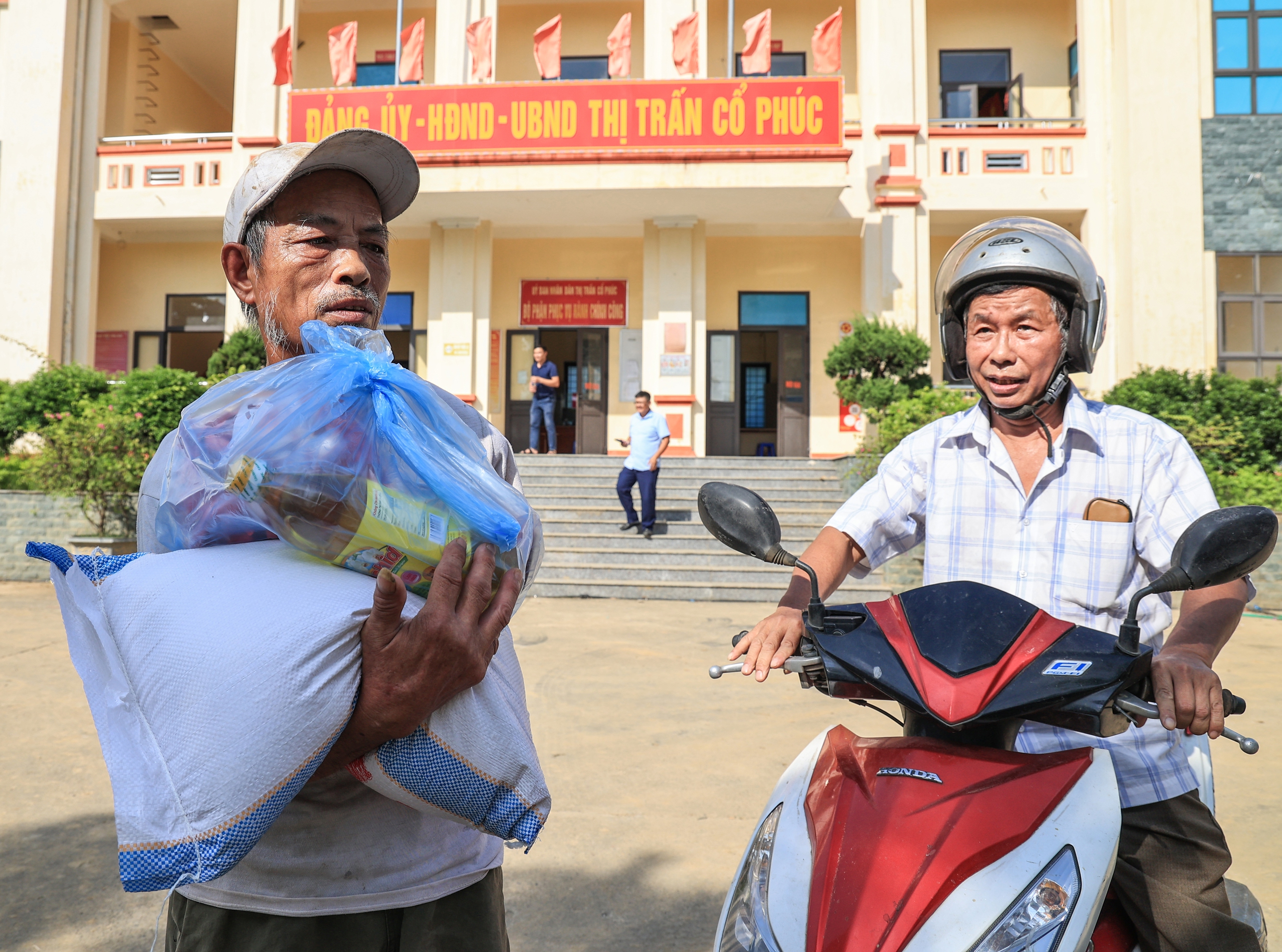 Ấm áp tình người nơi vùng lũ Yên Bái- Ảnh 12. Ấm áp tình người nơi vùng lũ Yên Bái- Ảnh 12.