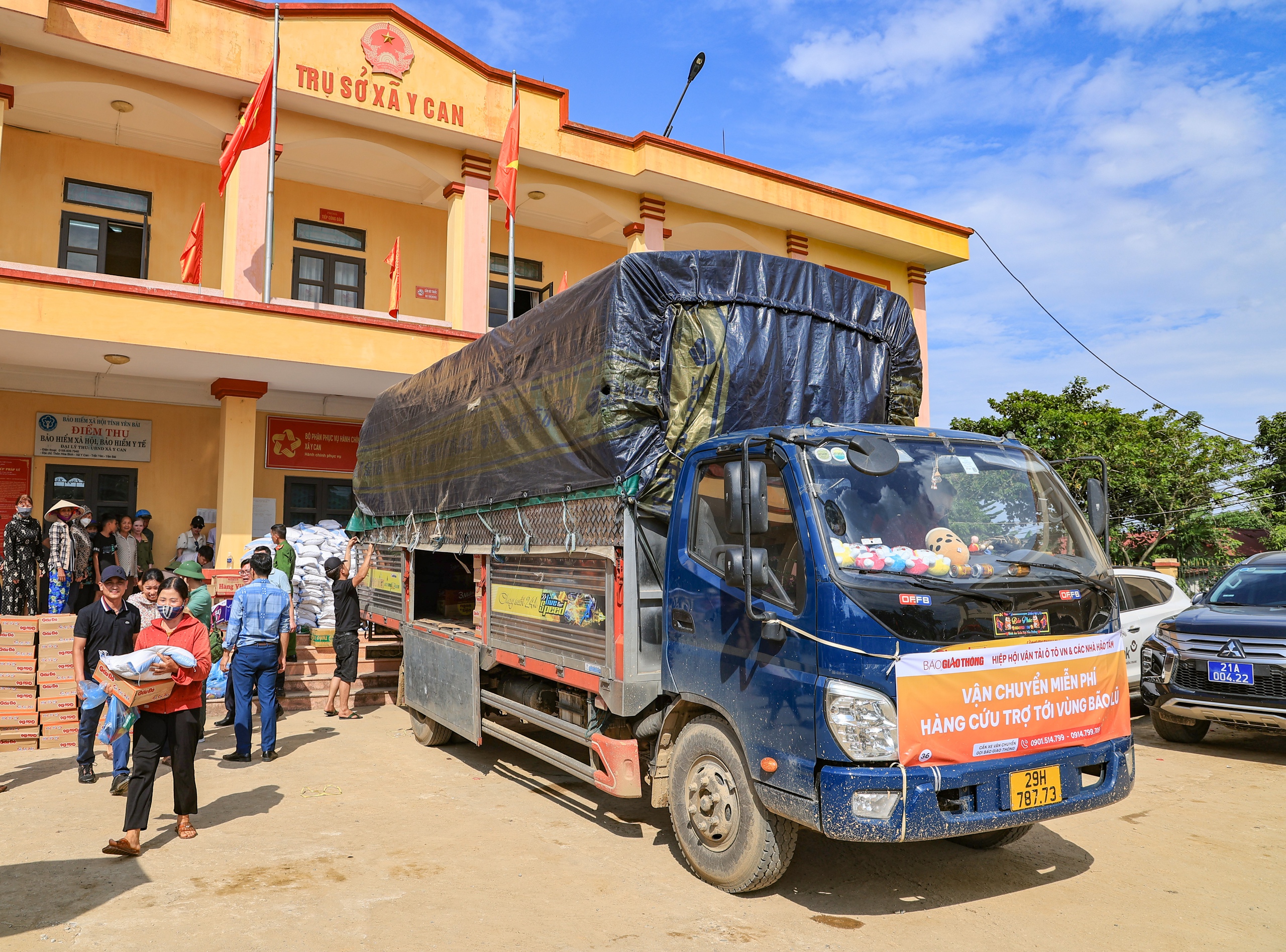 Ấm áp tình người nơi vùng lũ Yên Bái- Ảnh 3. Ấm áp tình người nơi vùng lũ Yên Bái- Ảnh 3.