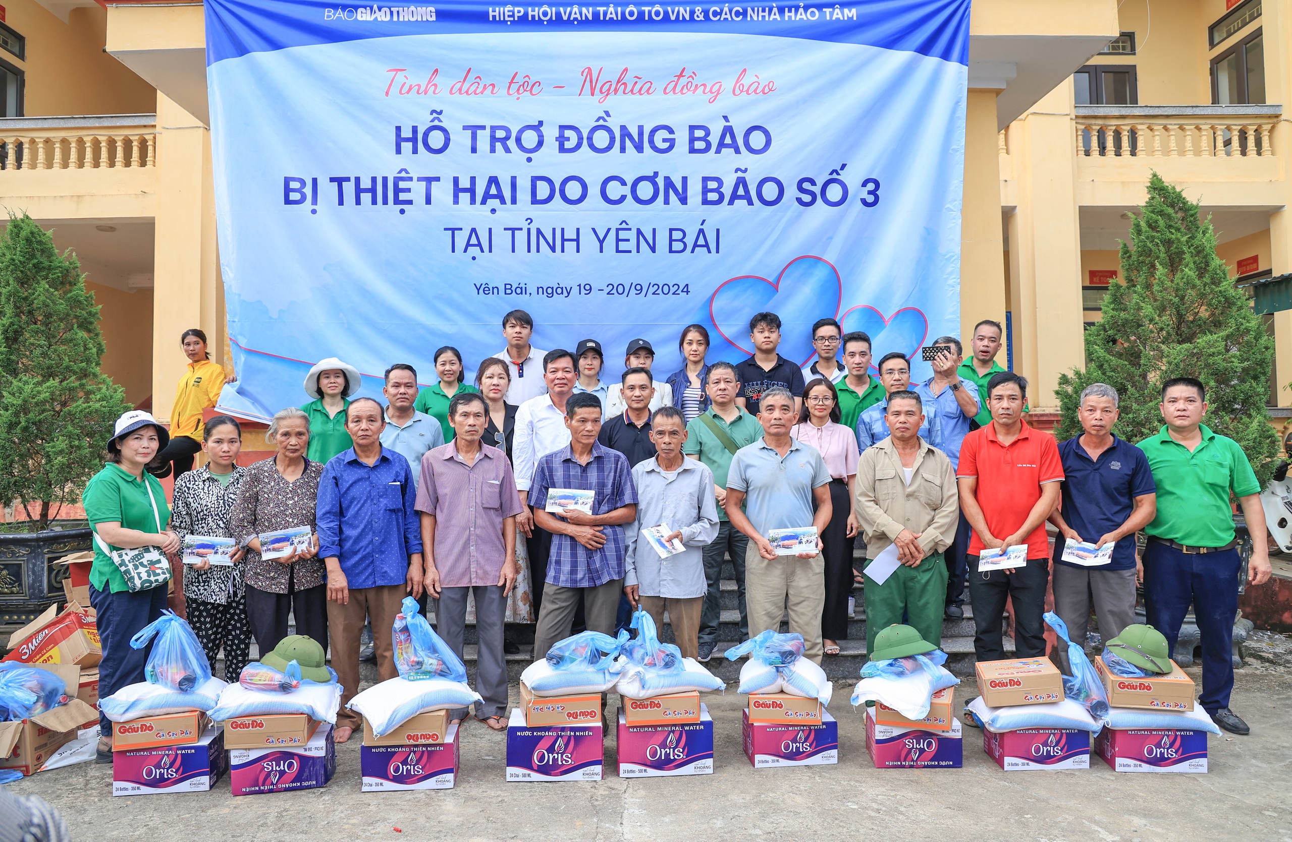 Ấm áp tình người nơi vùng lũ Yên Bái- Ảnh 2. Ấm áp tình người nơi vùng lũ Yên Bái- Ảnh 2.