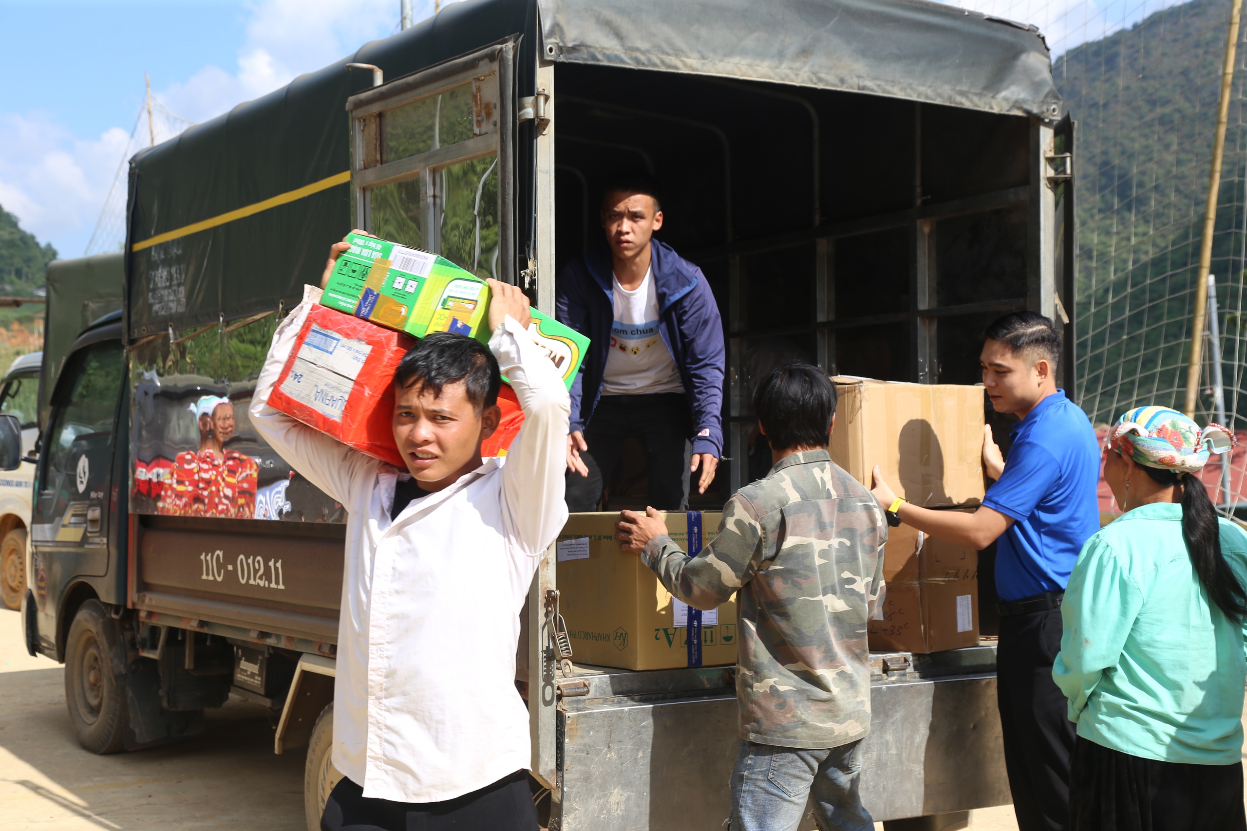 B&aacute;o Giao th&ocirc;ng v&agrave; CC1 trao tiền x&acirc;y nh&agrave;, trao qu&agrave; cho người d&acirc;n bị lũ qu&eacute;t ở Cao Bằng- Ảnh 13.