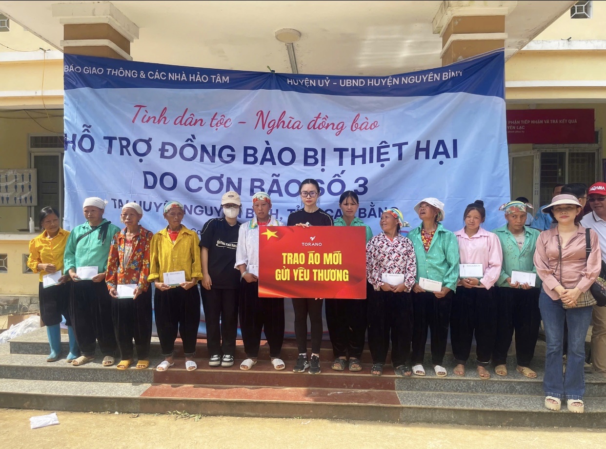 B&aacute;o Giao th&ocirc;ng v&agrave; CC1 trao tiền x&acirc;y nh&agrave;, trao qu&agrave; cho người d&acirc;n bị lũ qu&eacute;t ở Cao Bằng- Ảnh 7.