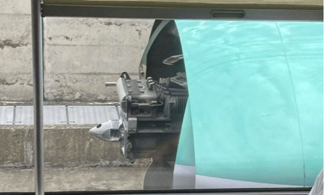 T&agrave;u cao tốc ở Nhật dừng khẩn cấp v&igrave; bung khớp nối giữa hai toa- Ảnh 1.