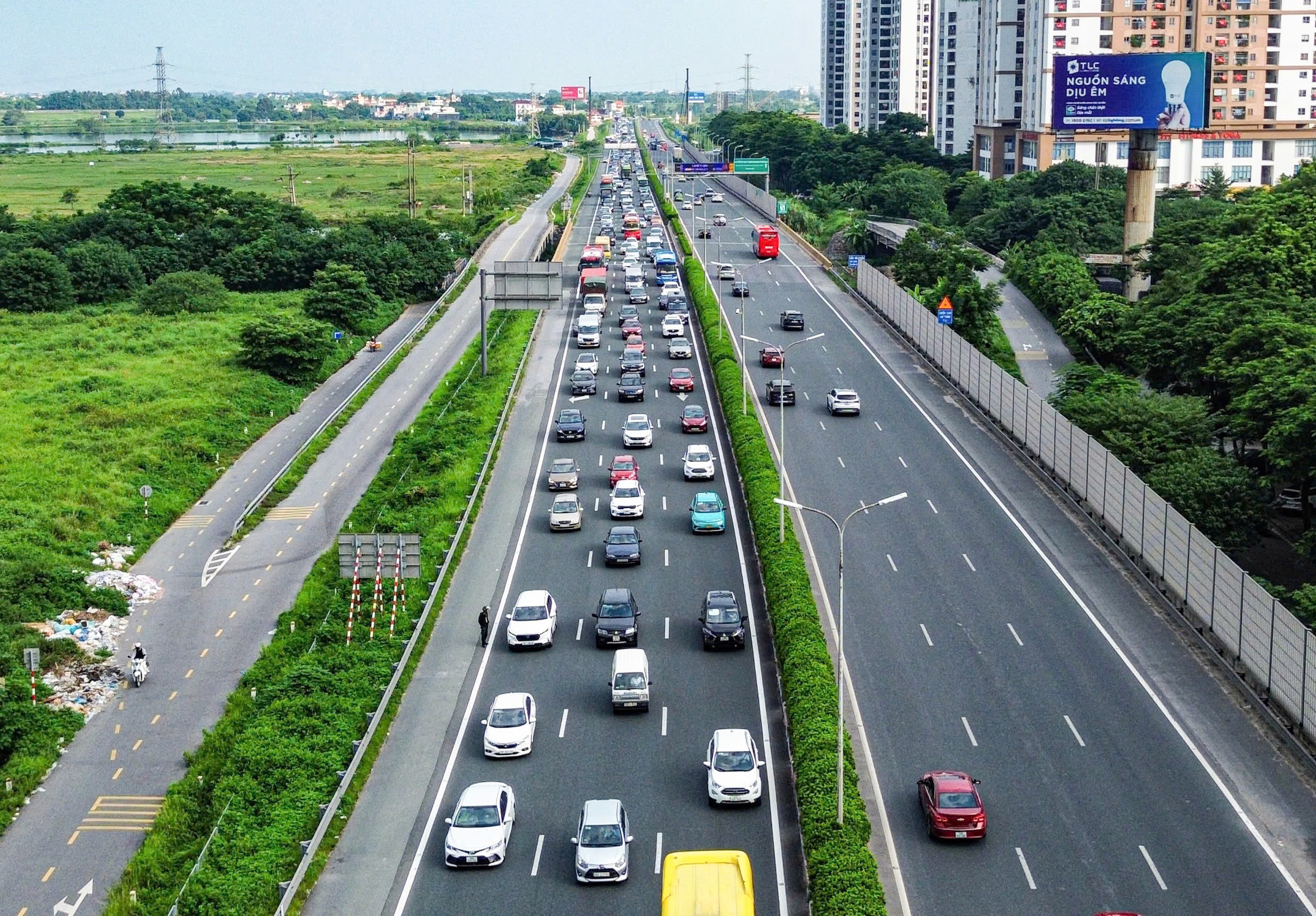 Người d&acirc;n &ugrave;n &ugrave;n trở lại Thủ đ&ocirc; d&ugrave; chưa hết kỳ nghỉ lễ- Ảnh 3.