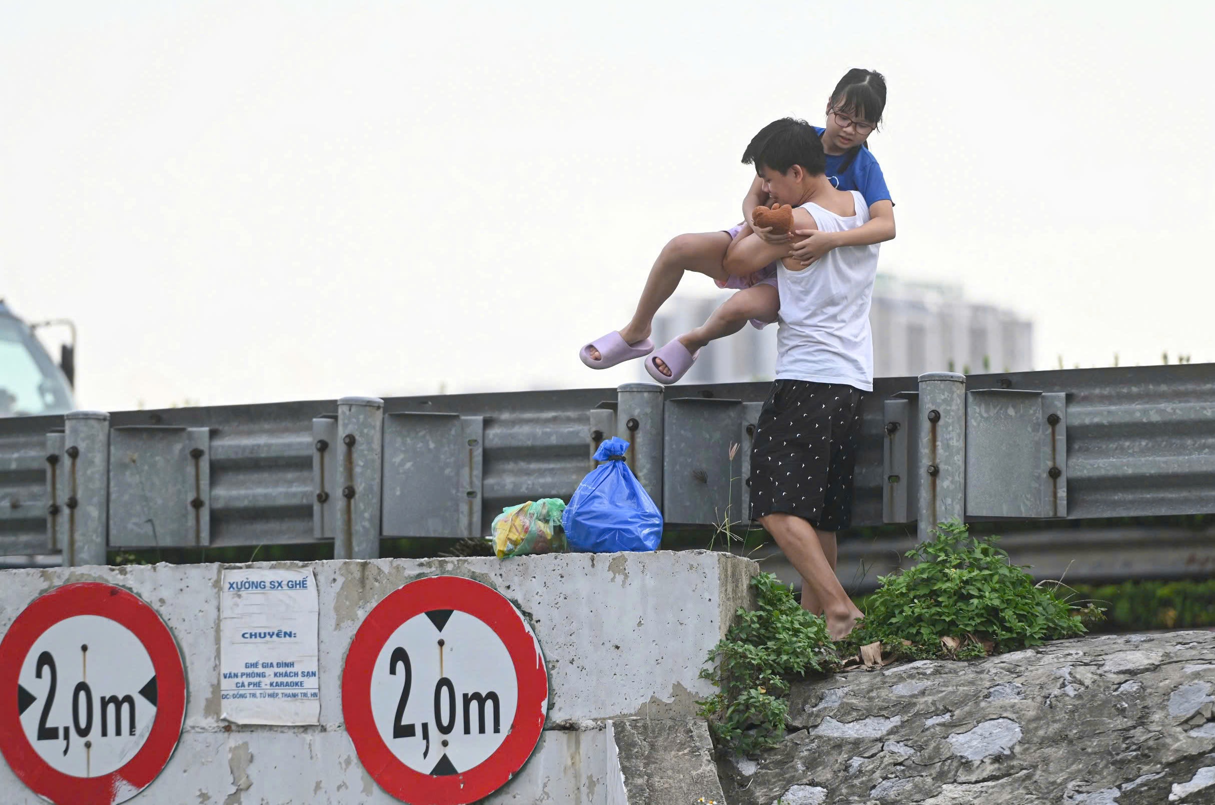 Người d&acirc;n &ugrave;n &ugrave;n trở lại Thủ đ&ocirc; d&ugrave; chưa hết kỳ nghỉ lễ- Ảnh 6.