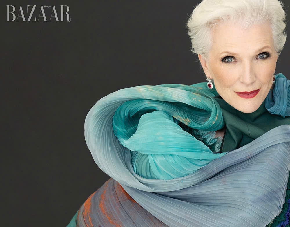 Mẹ tỷ ph&uacute; Elon Musk diện v&aacute;y 40.000 USD của nh&agrave; thiết kế người Việt- Ảnh 1.