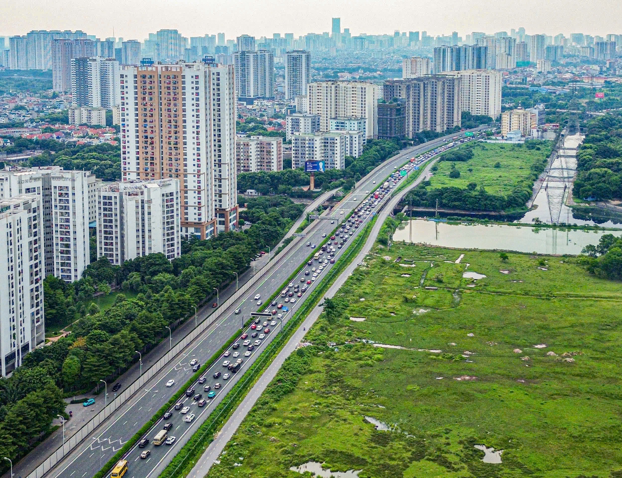Người d&acirc;n &ugrave;n &ugrave;n trở lại Thủ đ&ocirc; d&ugrave; chưa hết kỳ nghỉ lễ- Ảnh 1.