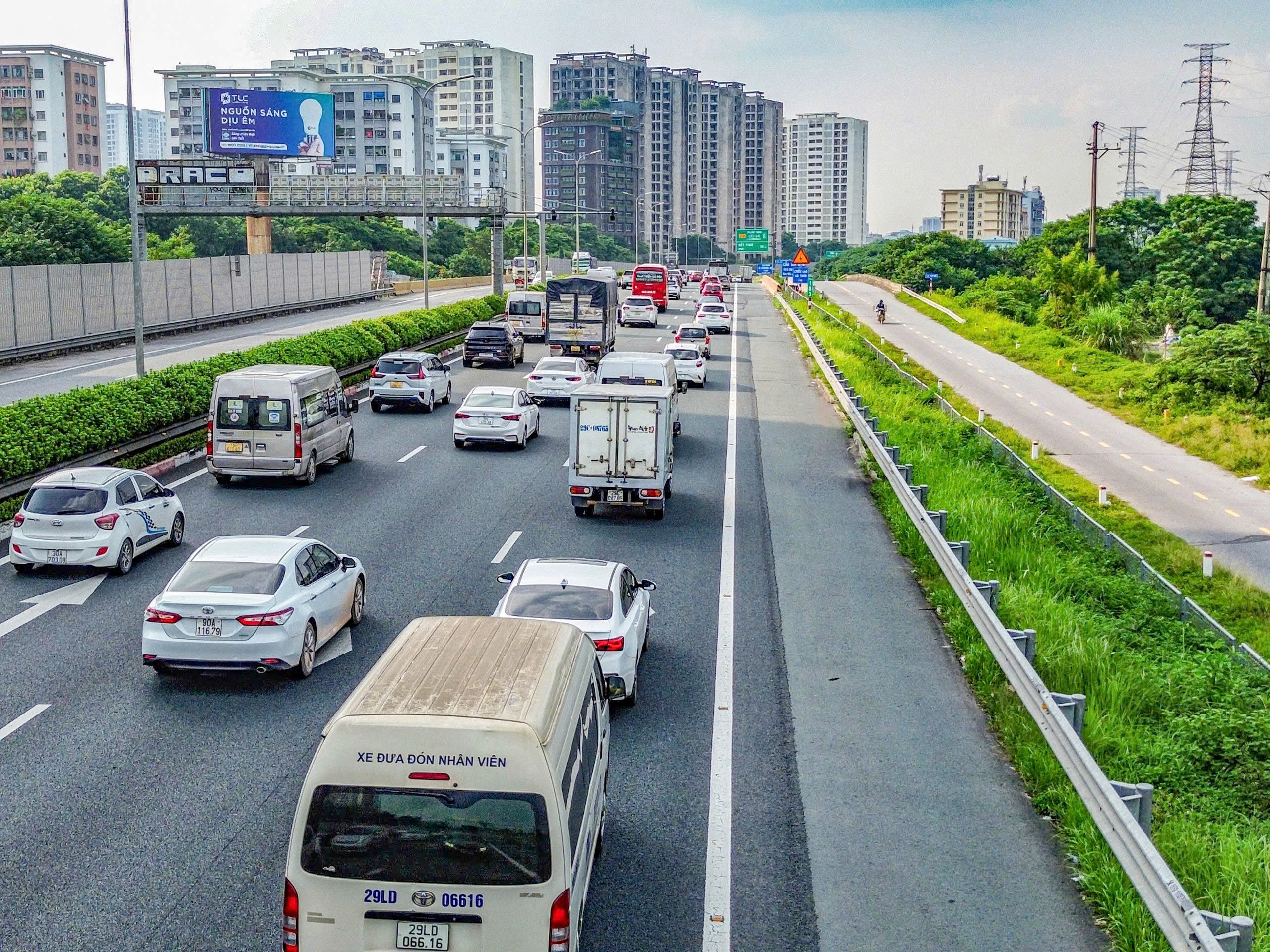 Người d&acirc;n &ugrave;n &ugrave;n trở lại Thủ đ&ocirc; d&ugrave; chưa hết kỳ nghỉ lễ- Ảnh 4.