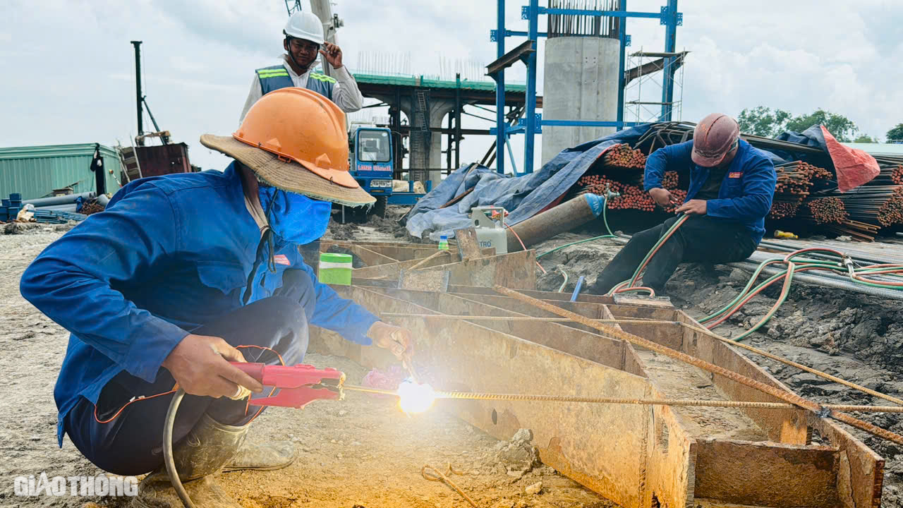 Hình hài dự án Vành đai 3 sau gần 15 tháng "vượt nắng thắng mưa"- Ảnh 13. Hình hài dự án Vành đai 3 sau gần 15 tháng "vượt nắng thắng mưa"- Ảnh 13.