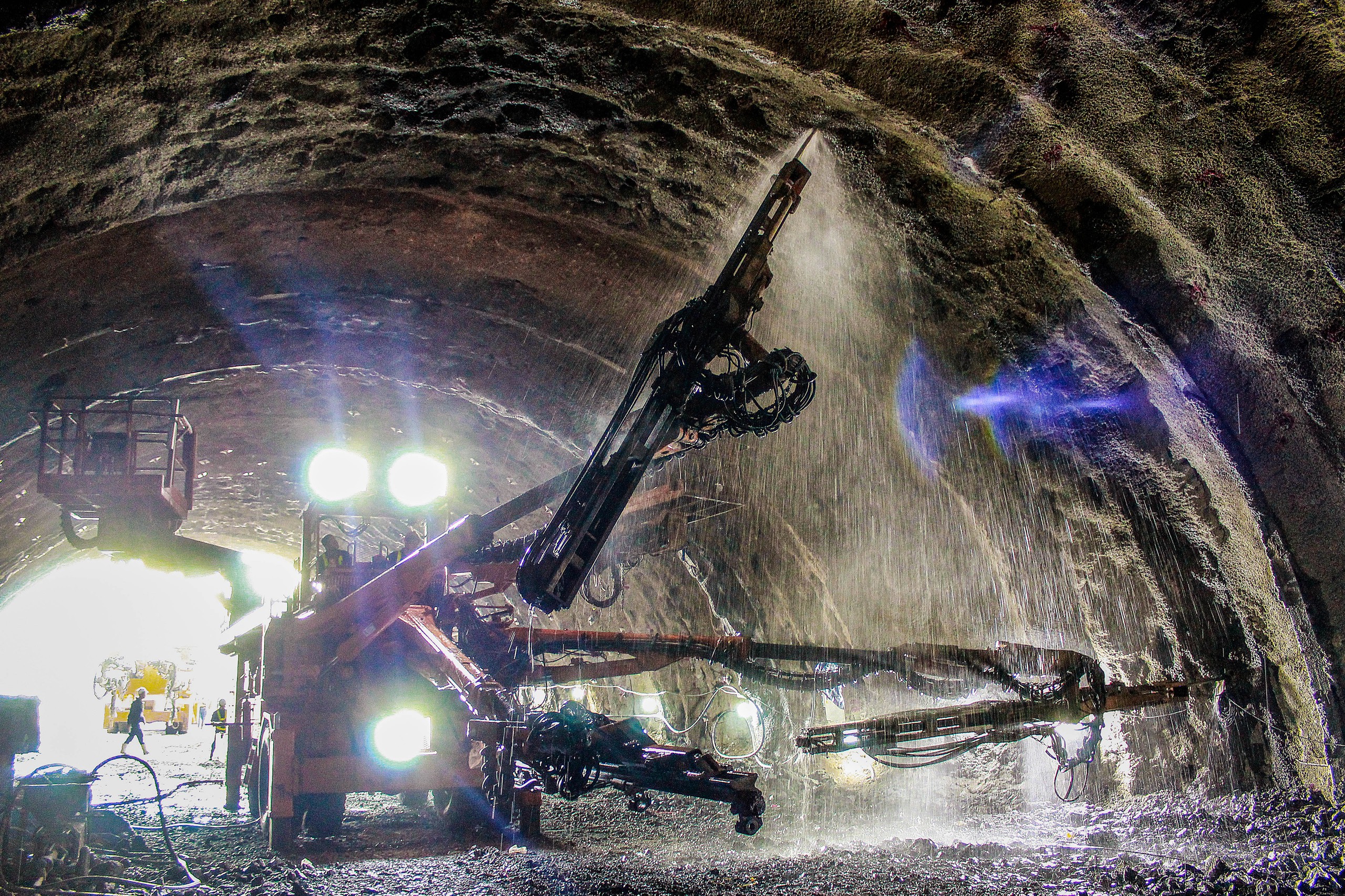 Bộ GTVT th&uacute;c tiến độ thi c&ocirc;ng cao tốc Ch&iacute; Thạnh - V&acirc;n Phong- Ảnh 2.